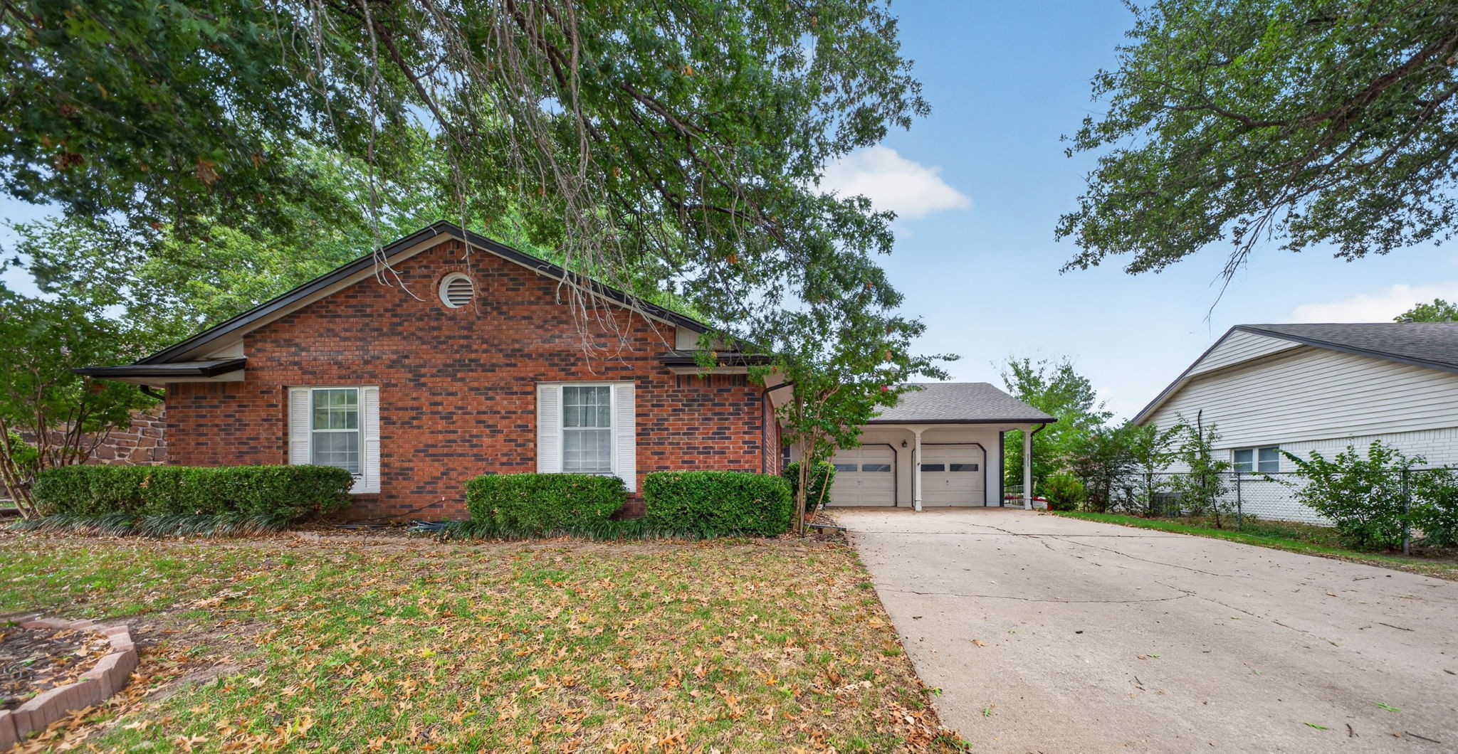 2309 W Dallas Street — photo