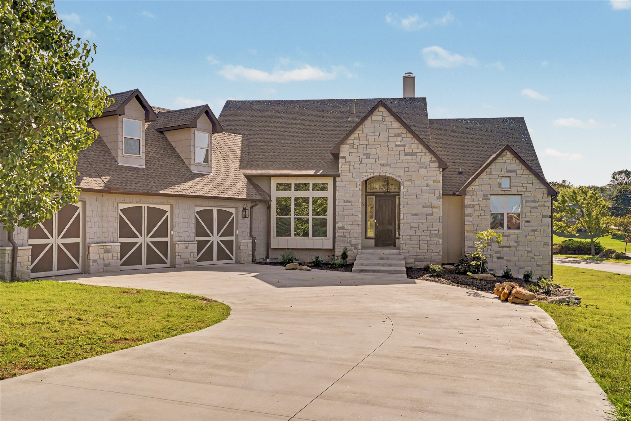 421 Summercrest Court — photo