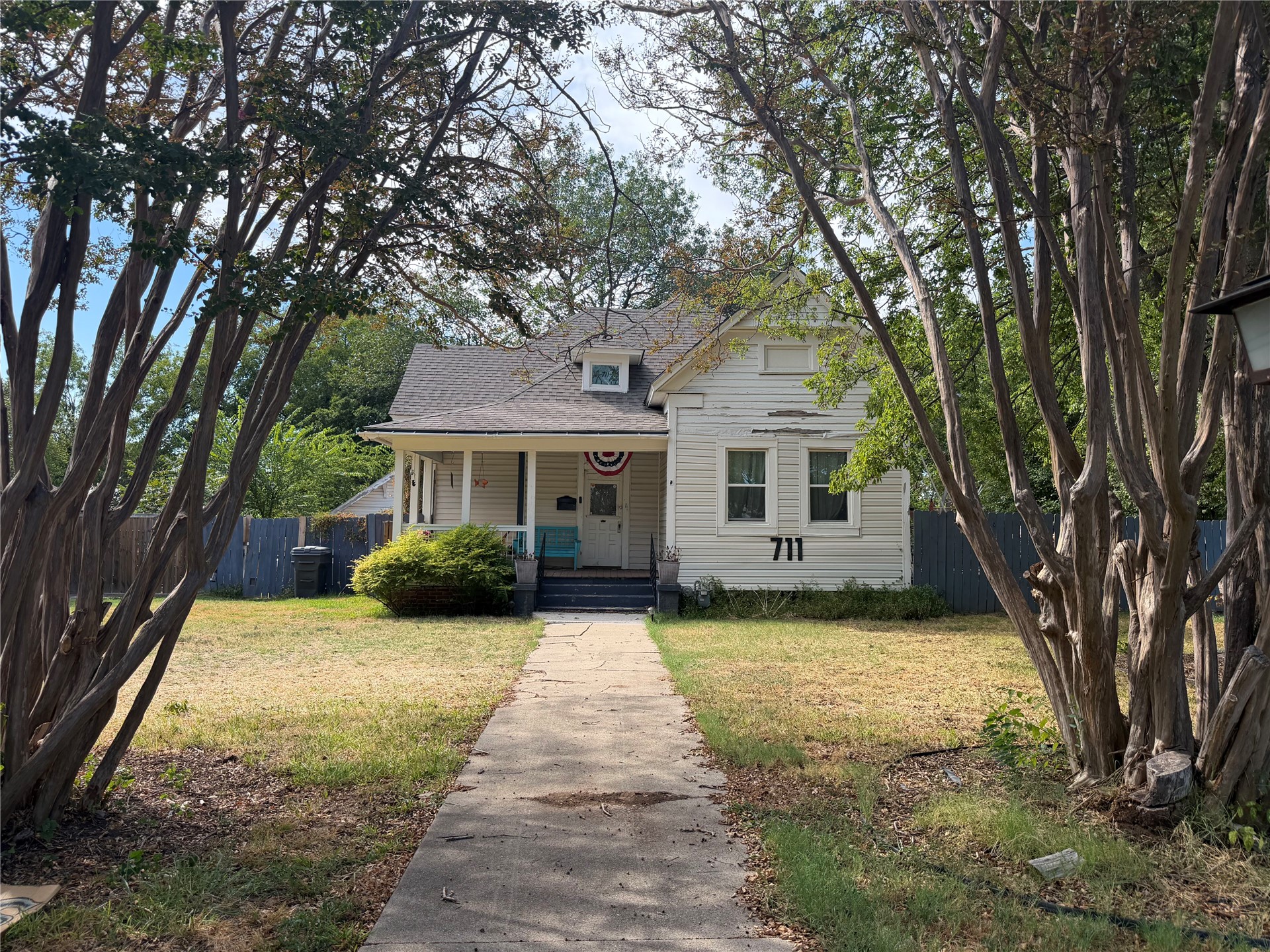 711 NW D Street — photo