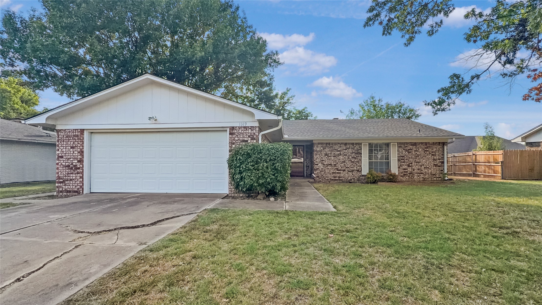 1319 Brookhaven — photo