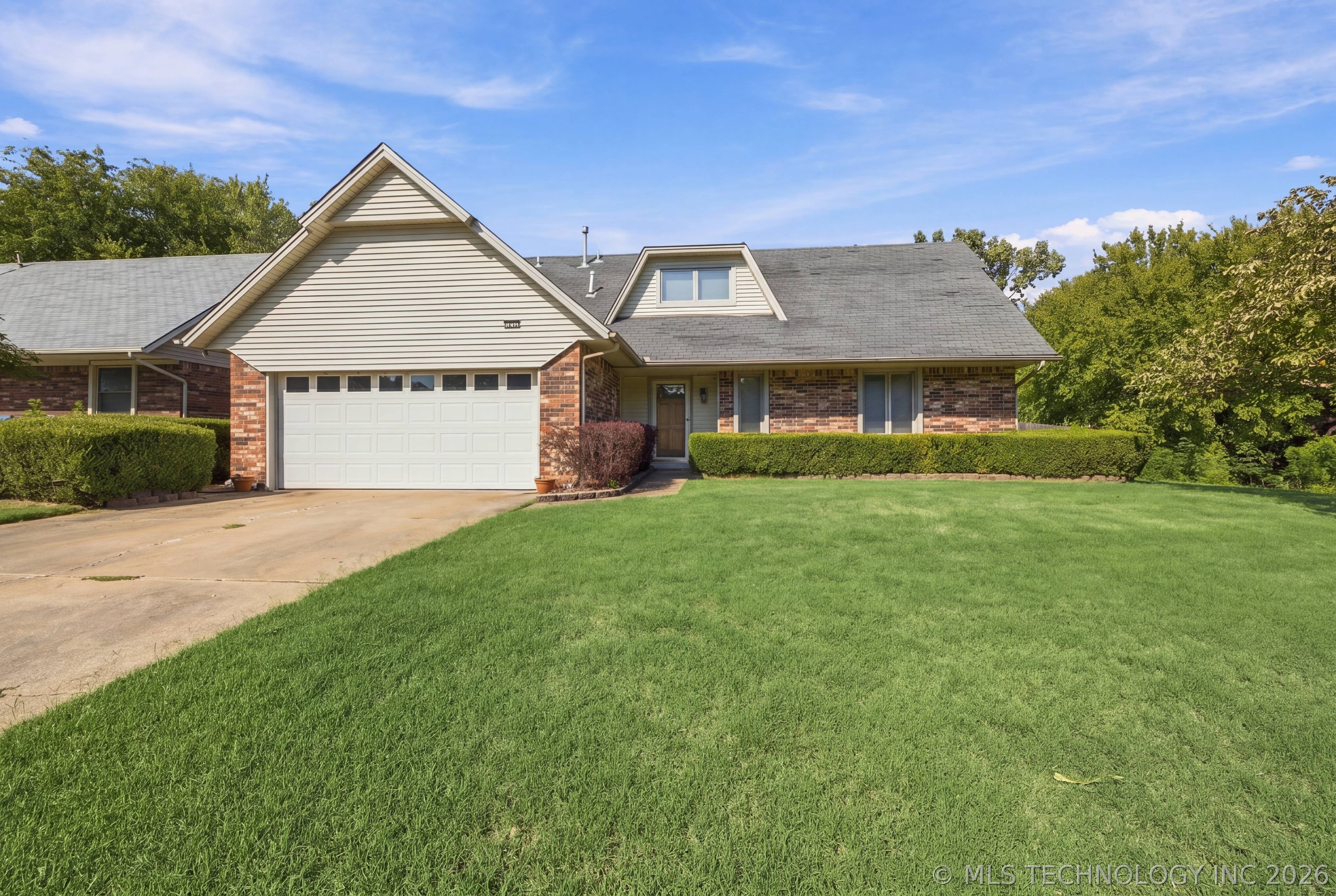 2412 W Fort Worth Street — photo