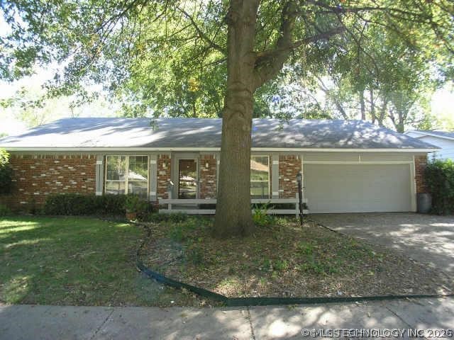 7307 S 70th East Street — photo