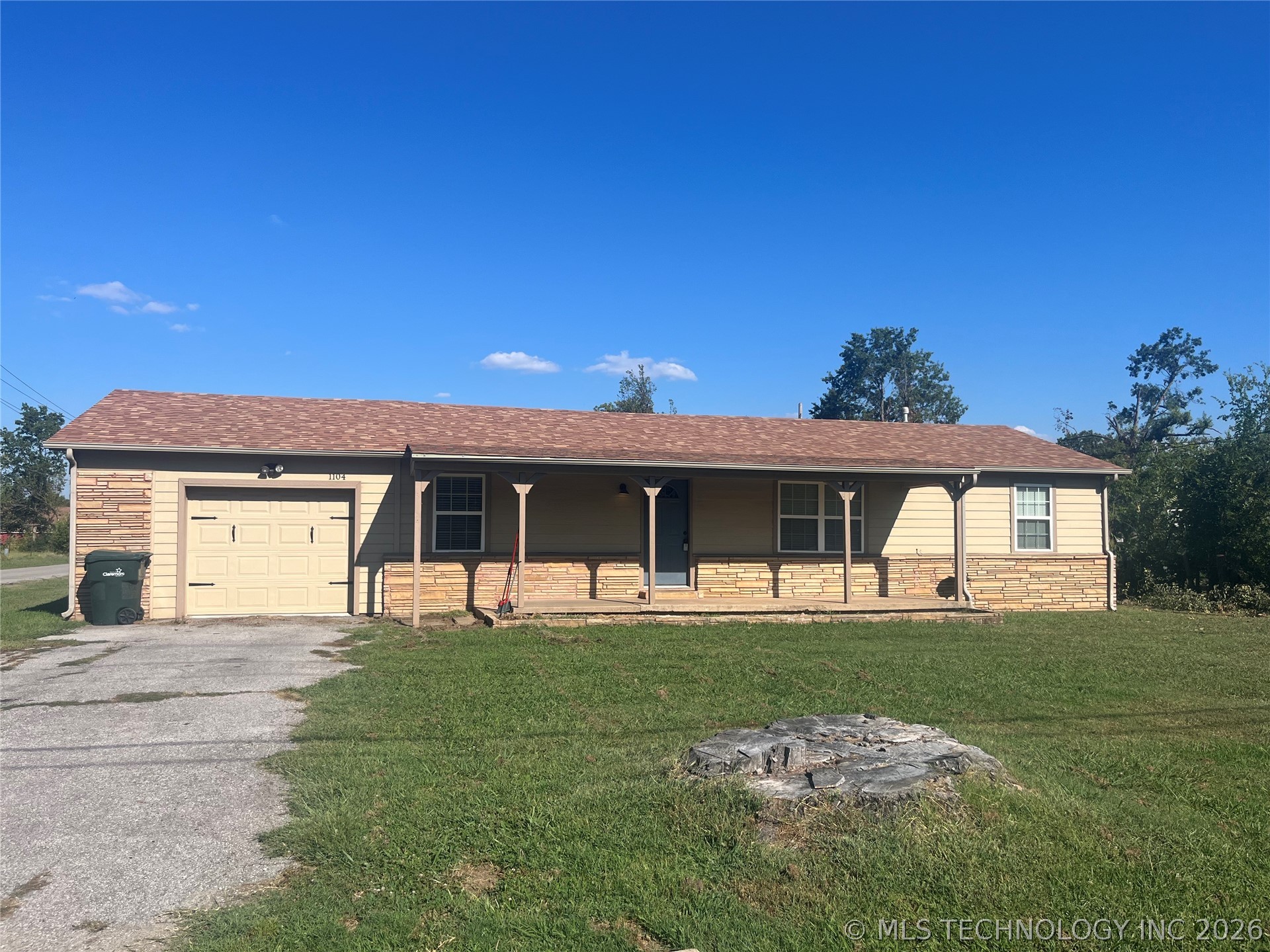 1104 S Reavis Road — photo