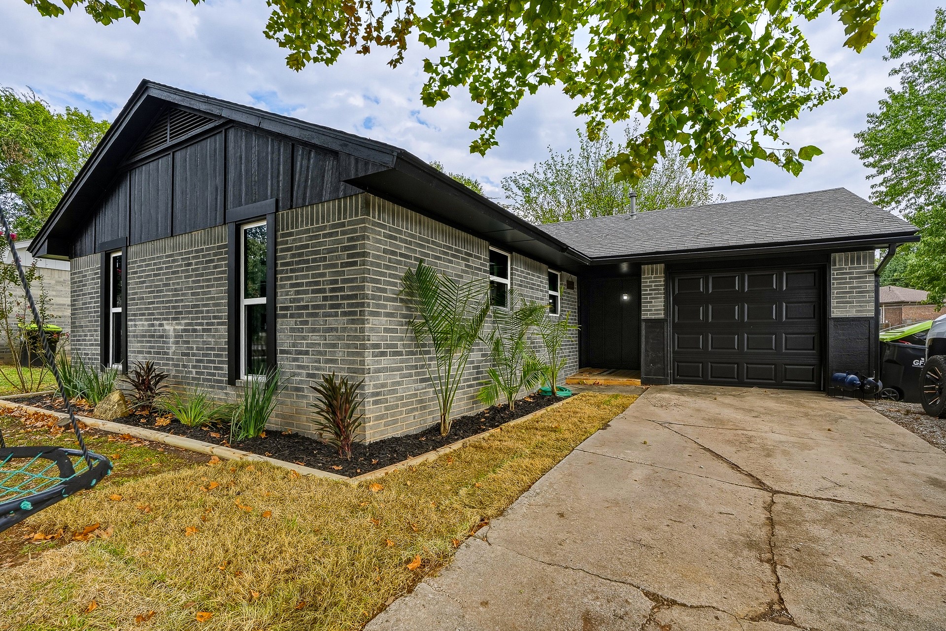 905 Charles Drive — photo