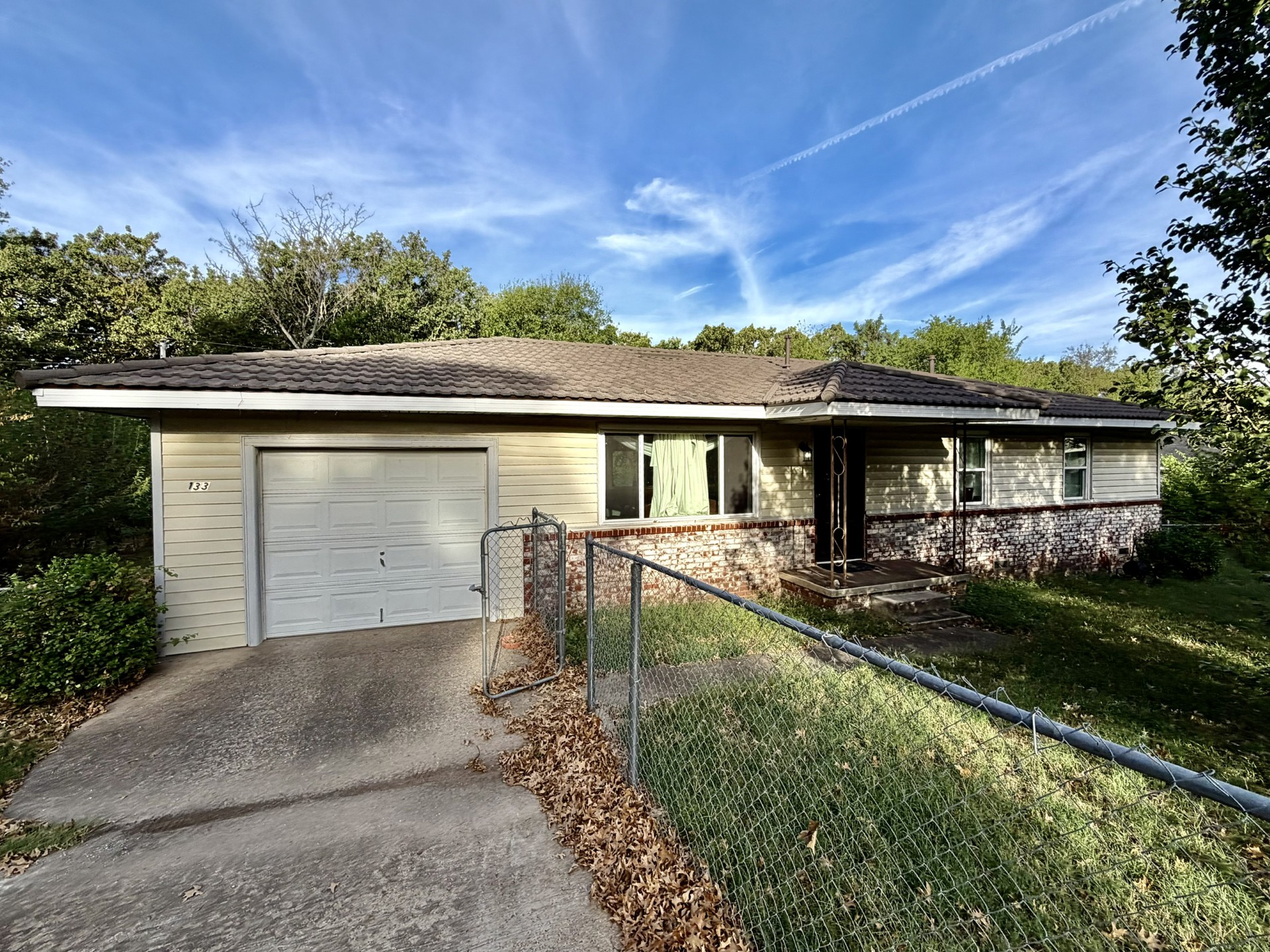 133 W Oak Hill Circle E — photo