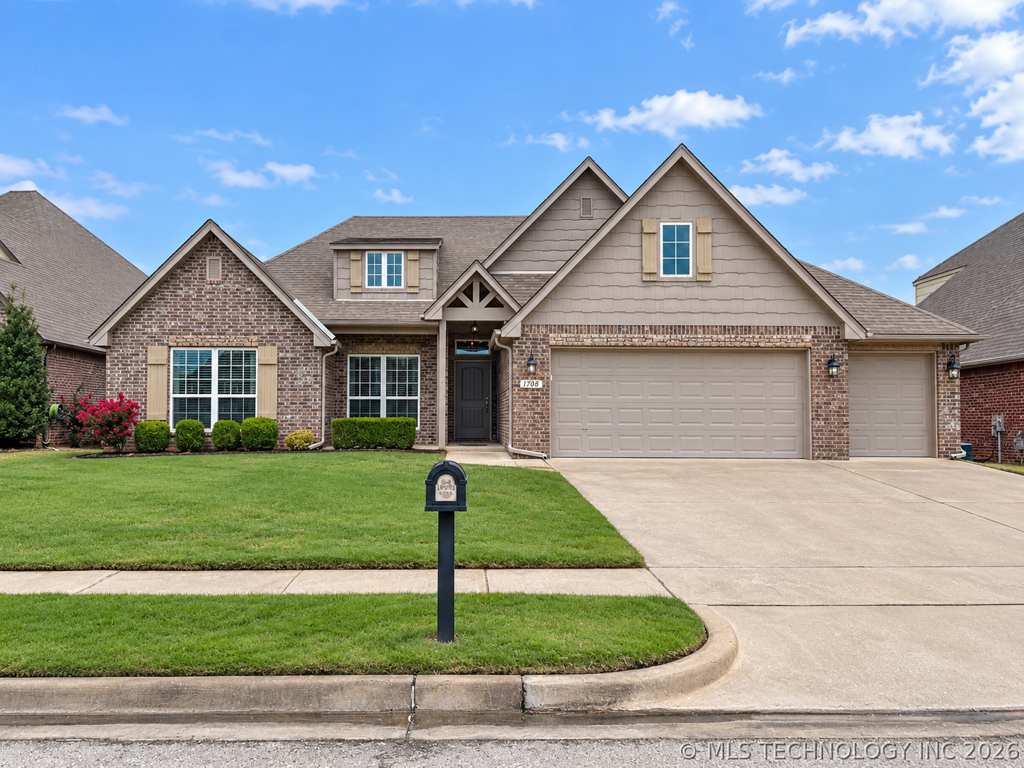 1708 E Fargo Street — photo
