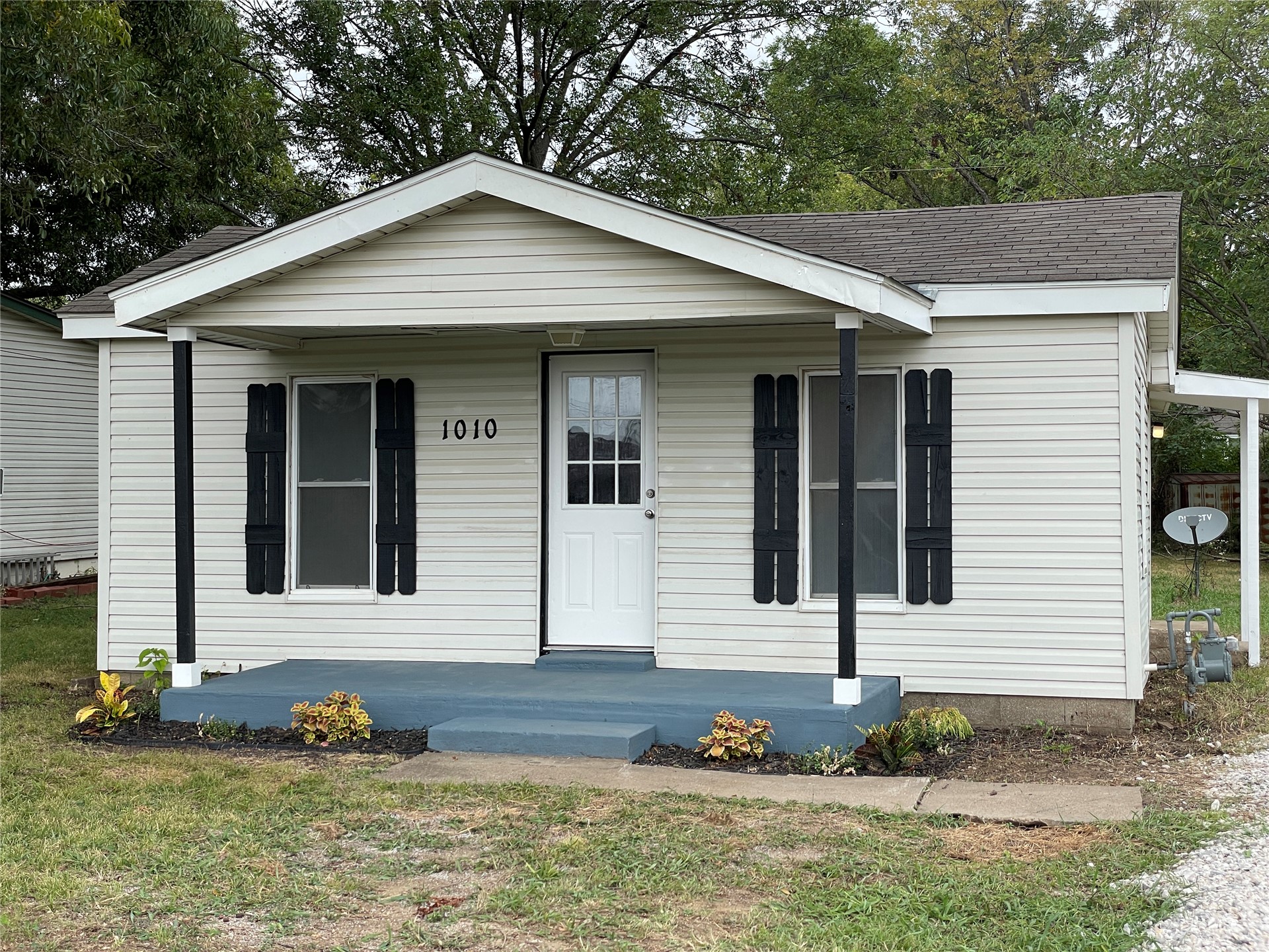 1010 W Oak Street — photo