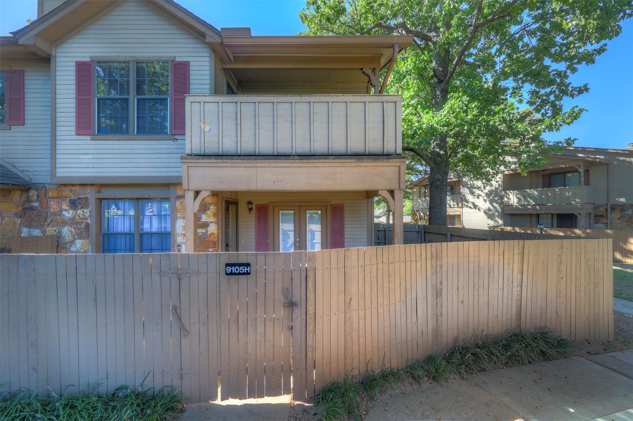 9105 S Urbana Avenue Unit 4H — photo