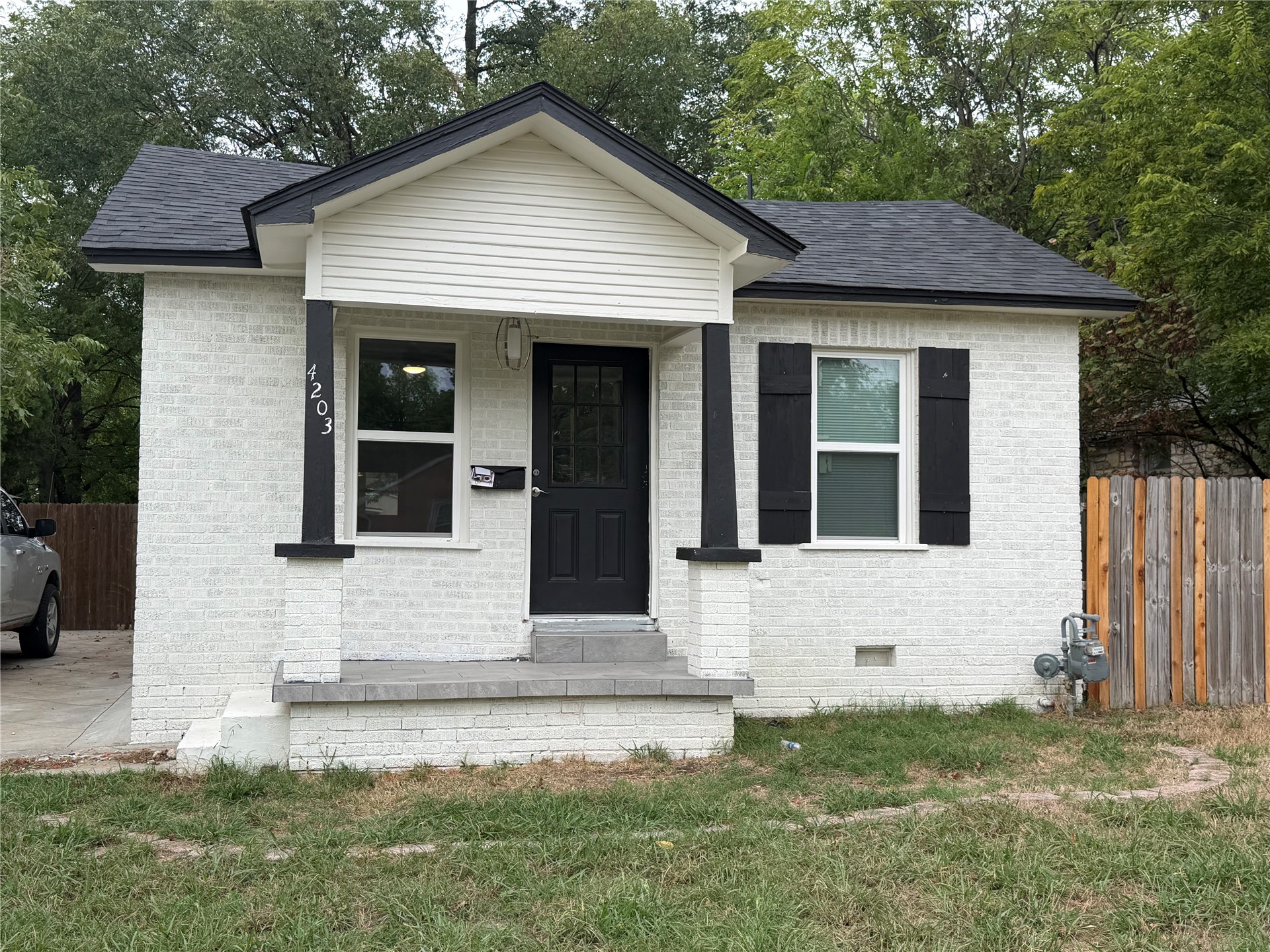 4203 E 2nd Place — photo