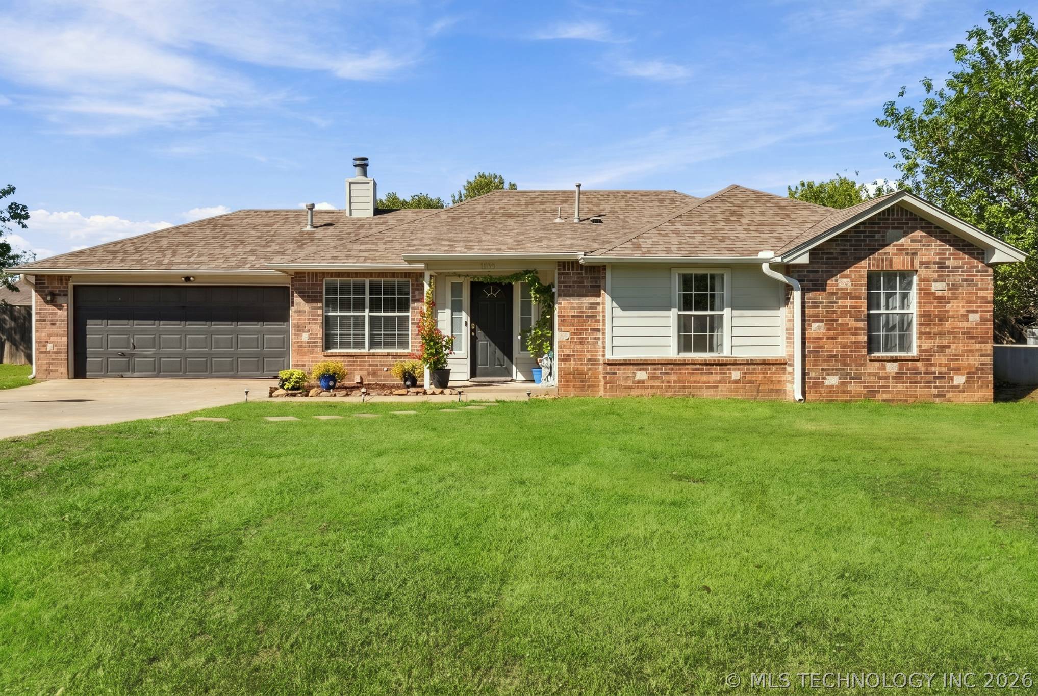 1100 S Hummingbird Lane — photo