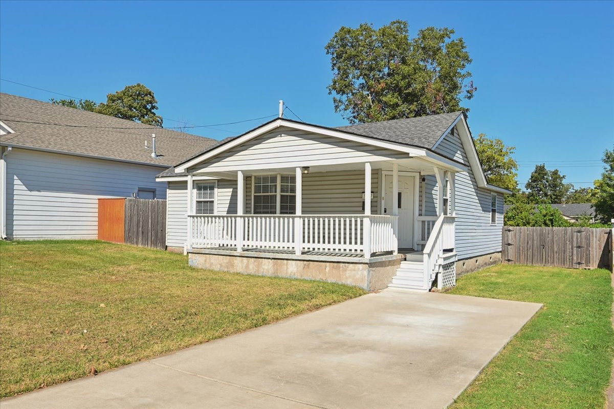 3527 E 4th Place — photo