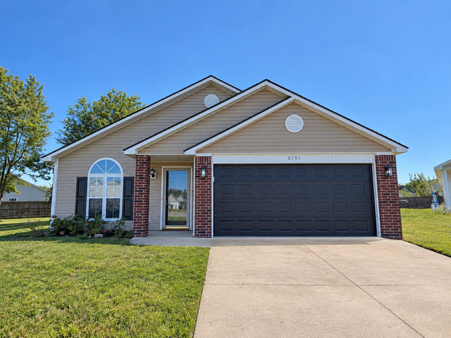 2101 Greenbrier Circle — photo