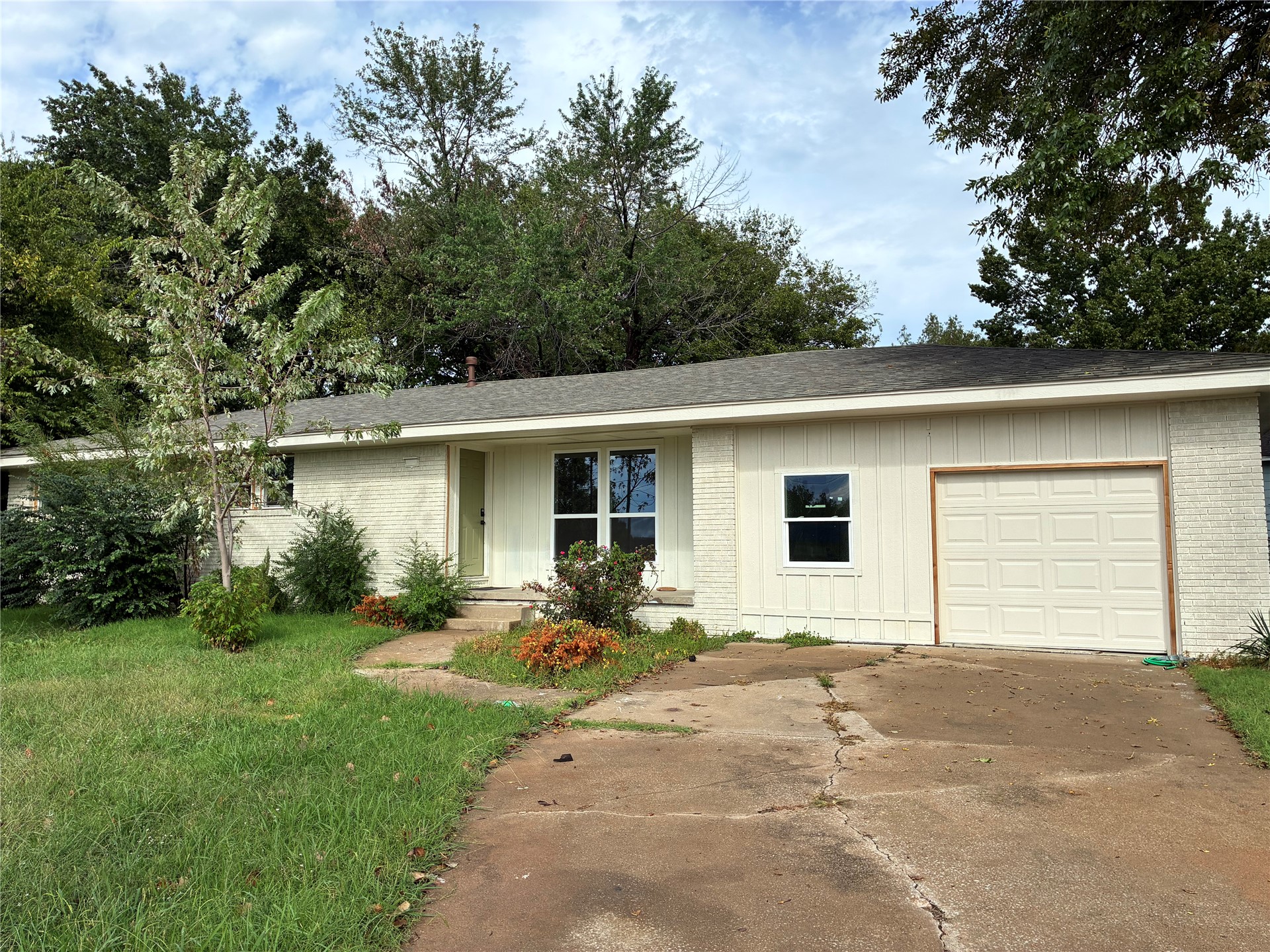 524 W Toledo Place — photo
