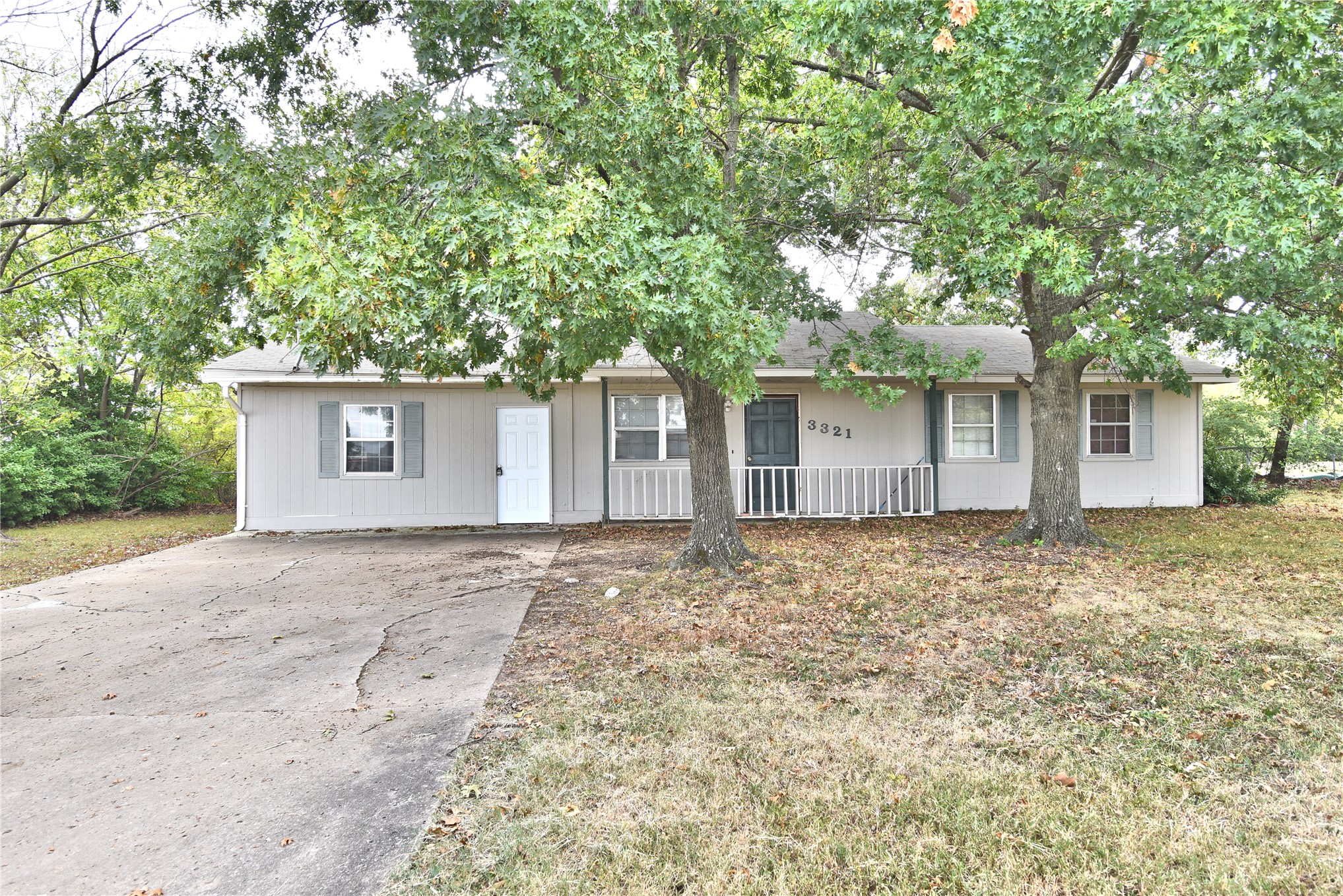 3321 Tahlequah St — photo