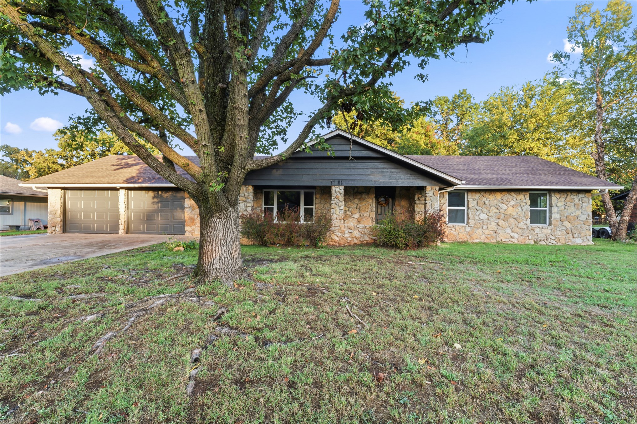 1701 Town And Country Drive — photo