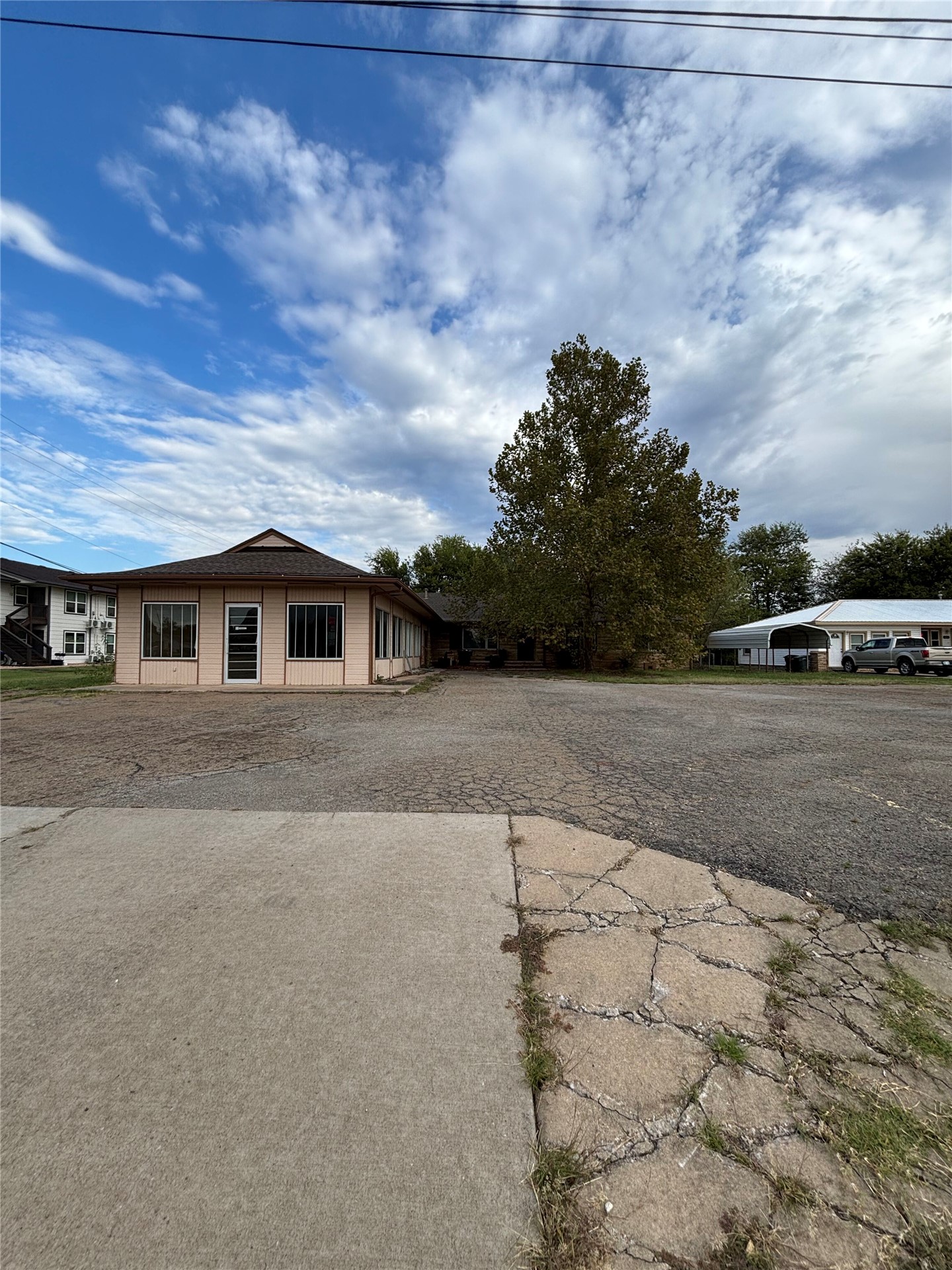 418 W Rogers Boulevard — photo