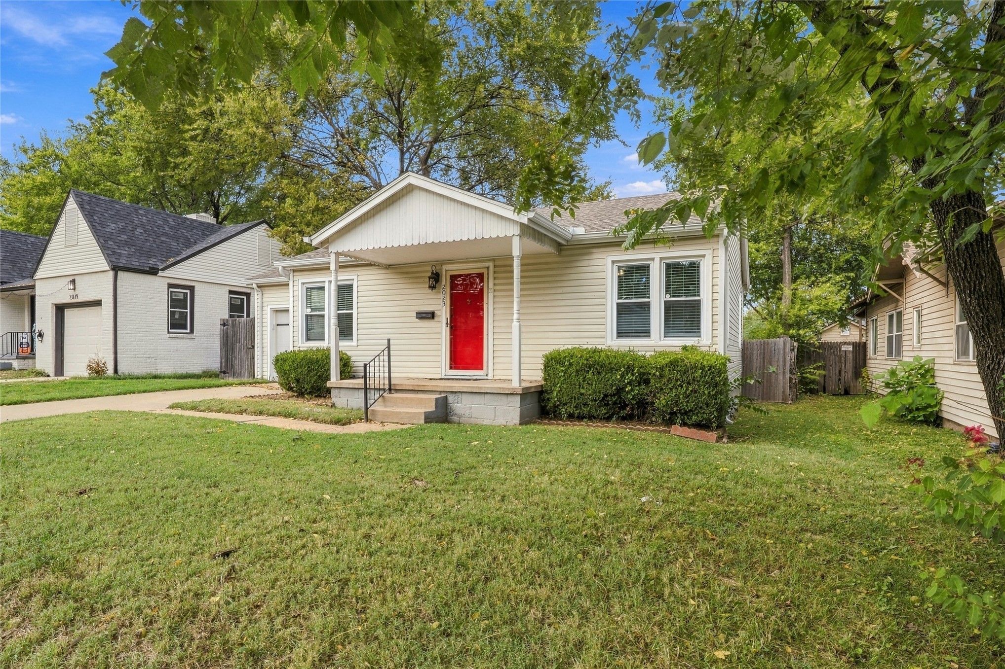 2023 E 12th Place, Tulsa, OK 74104 — photo 2