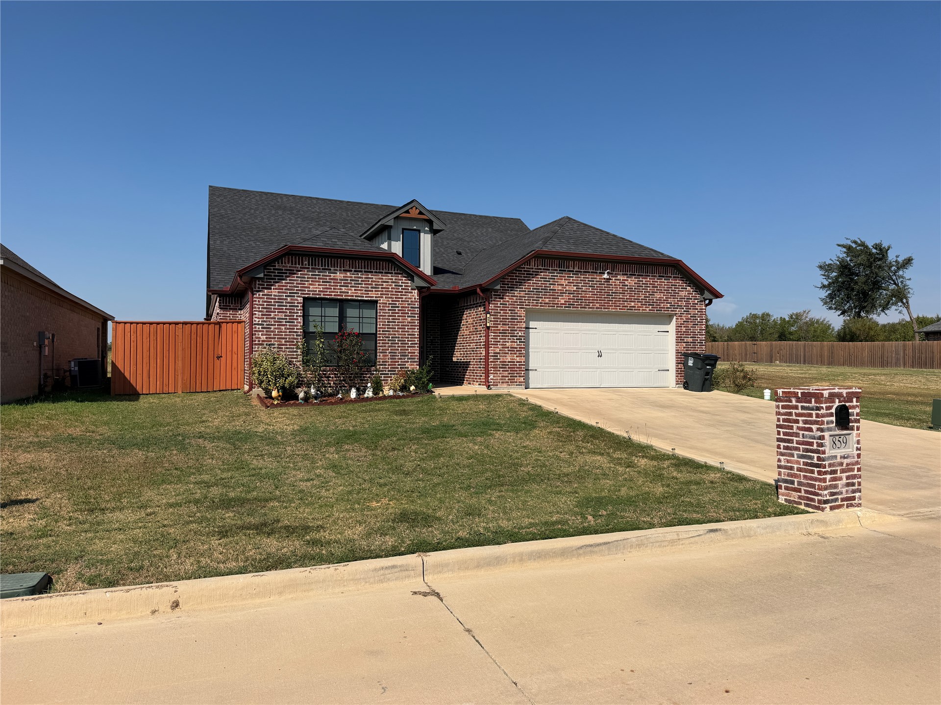 859 Springfield Court — photo