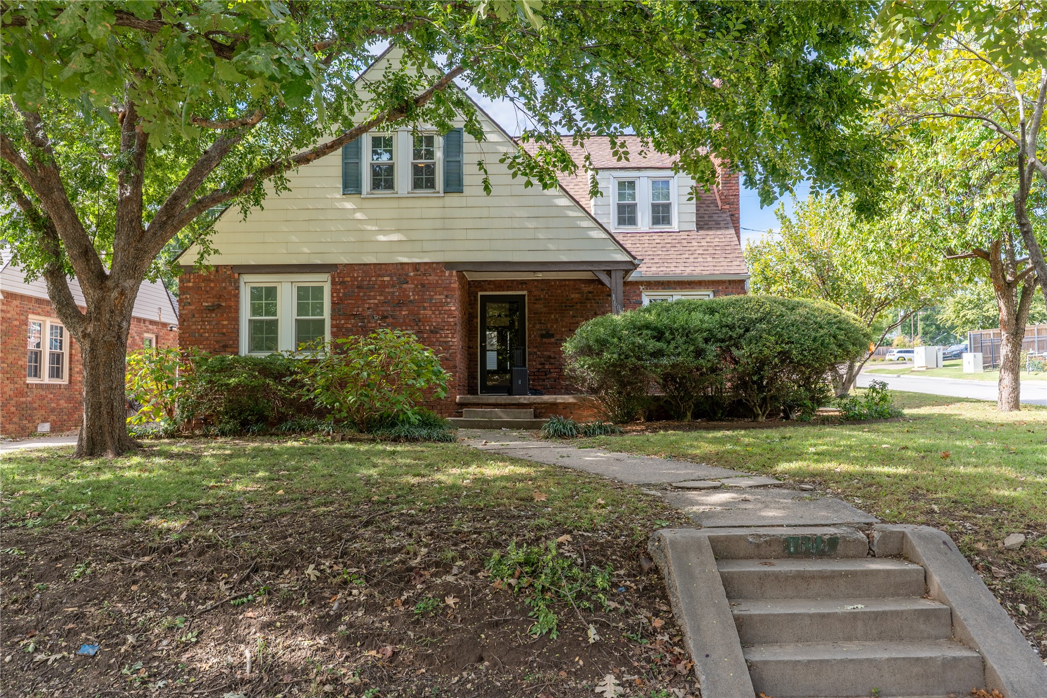 1604 S Lewis Place — photo