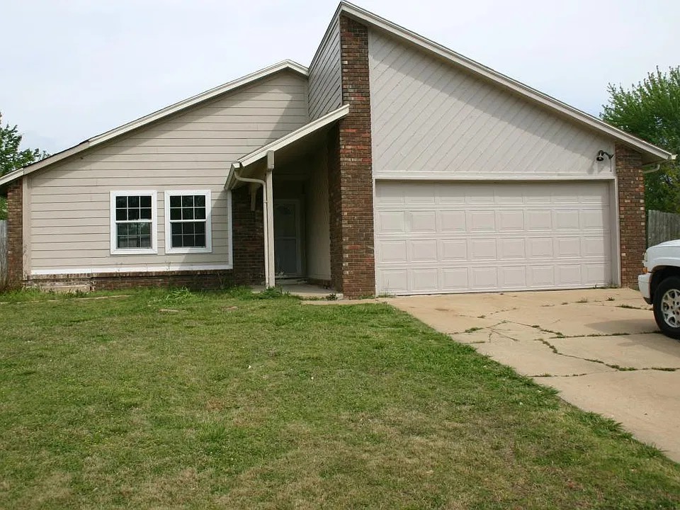 1400 W Princeton Court — photo