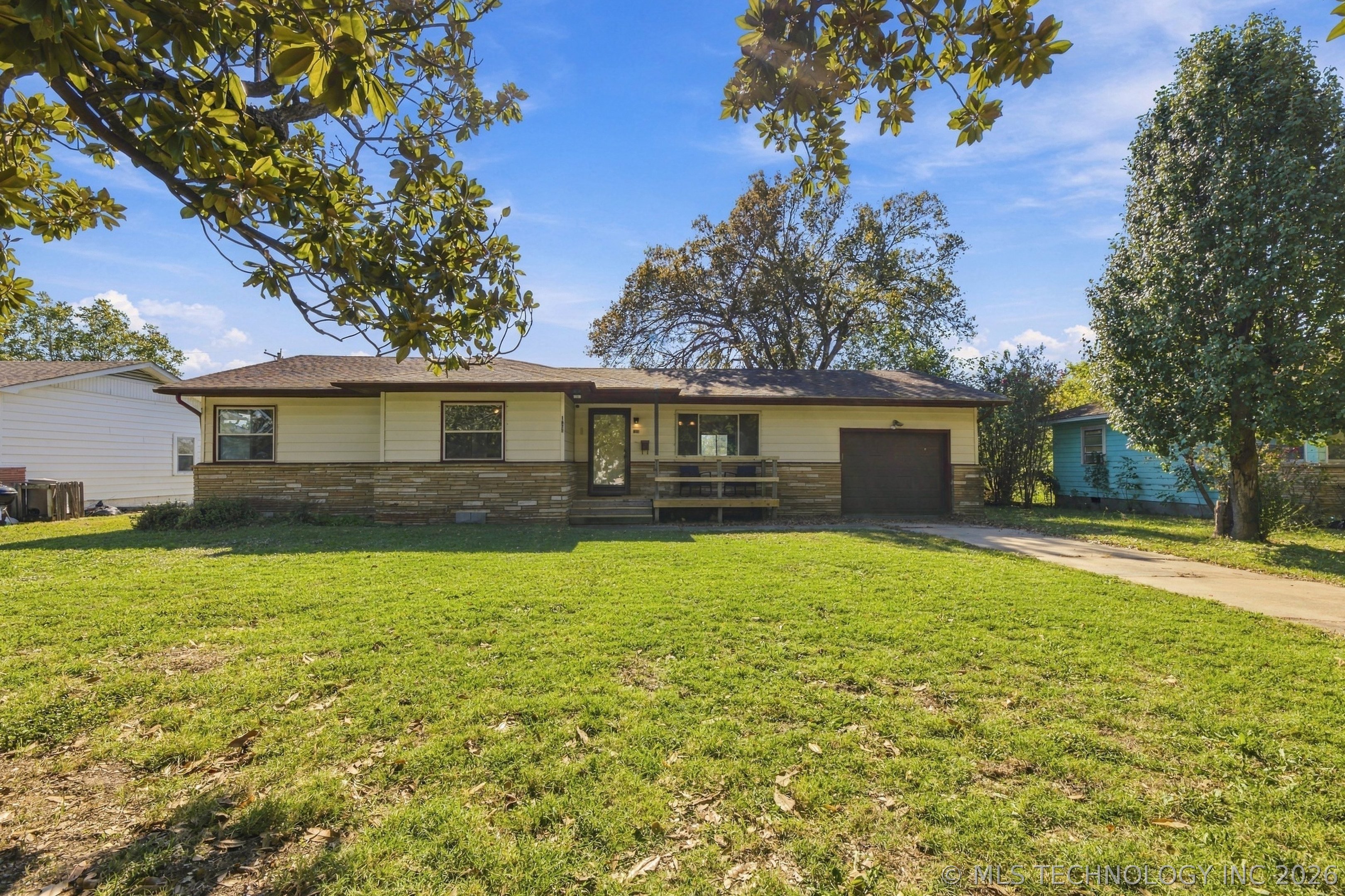 1204 SE Graham Court — photo