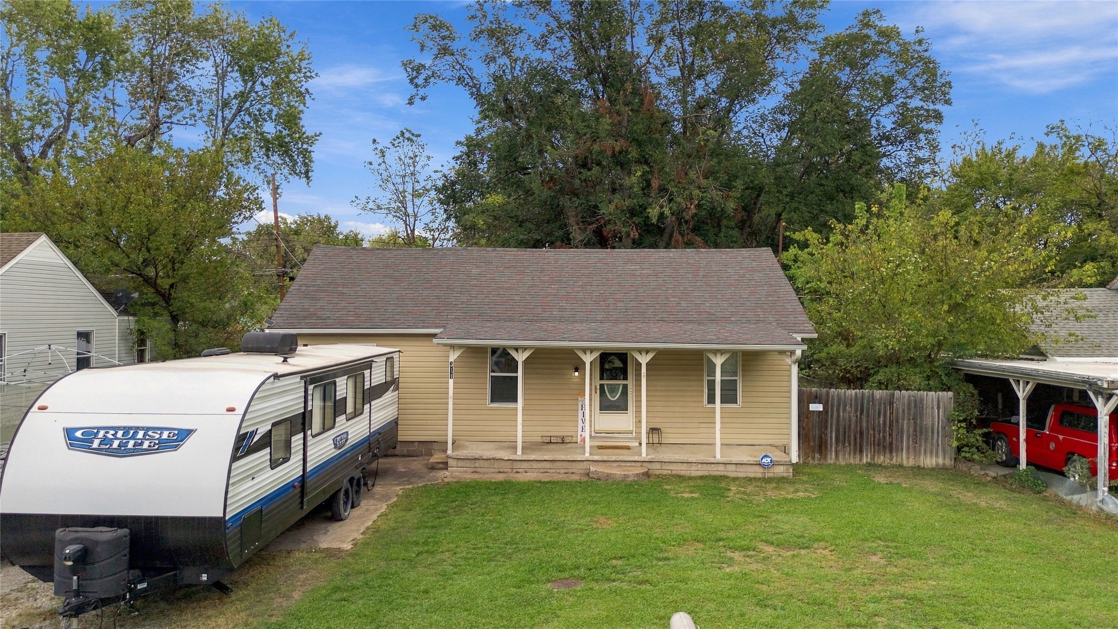 311 N Ora — photo