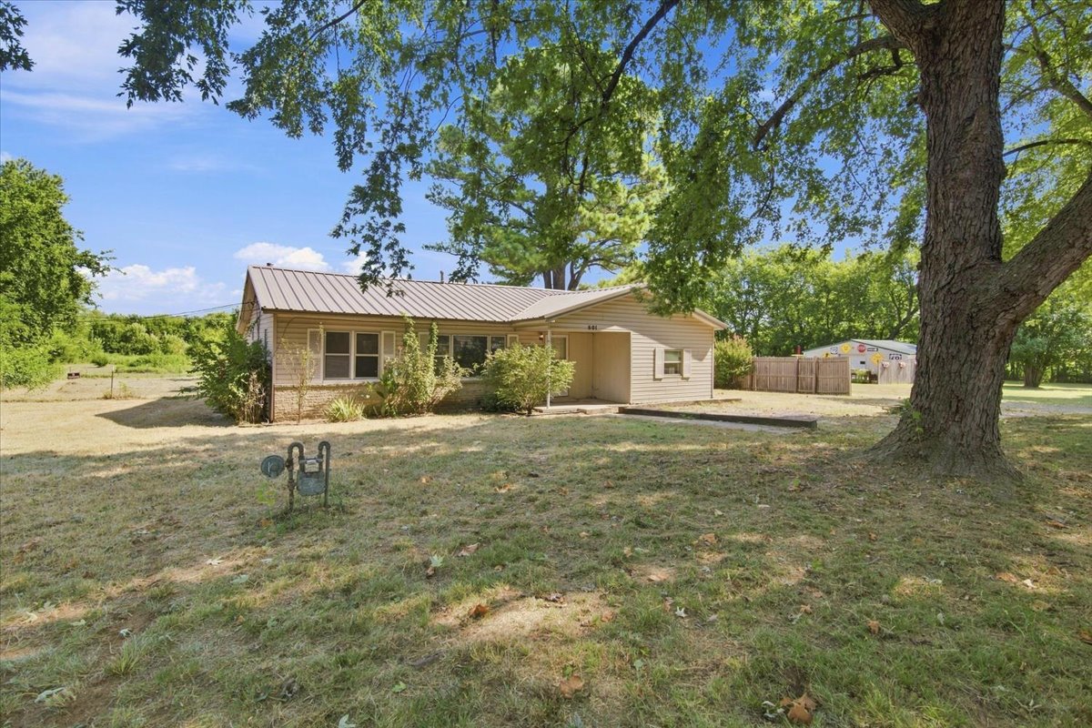 601 NE 12th Street — photo