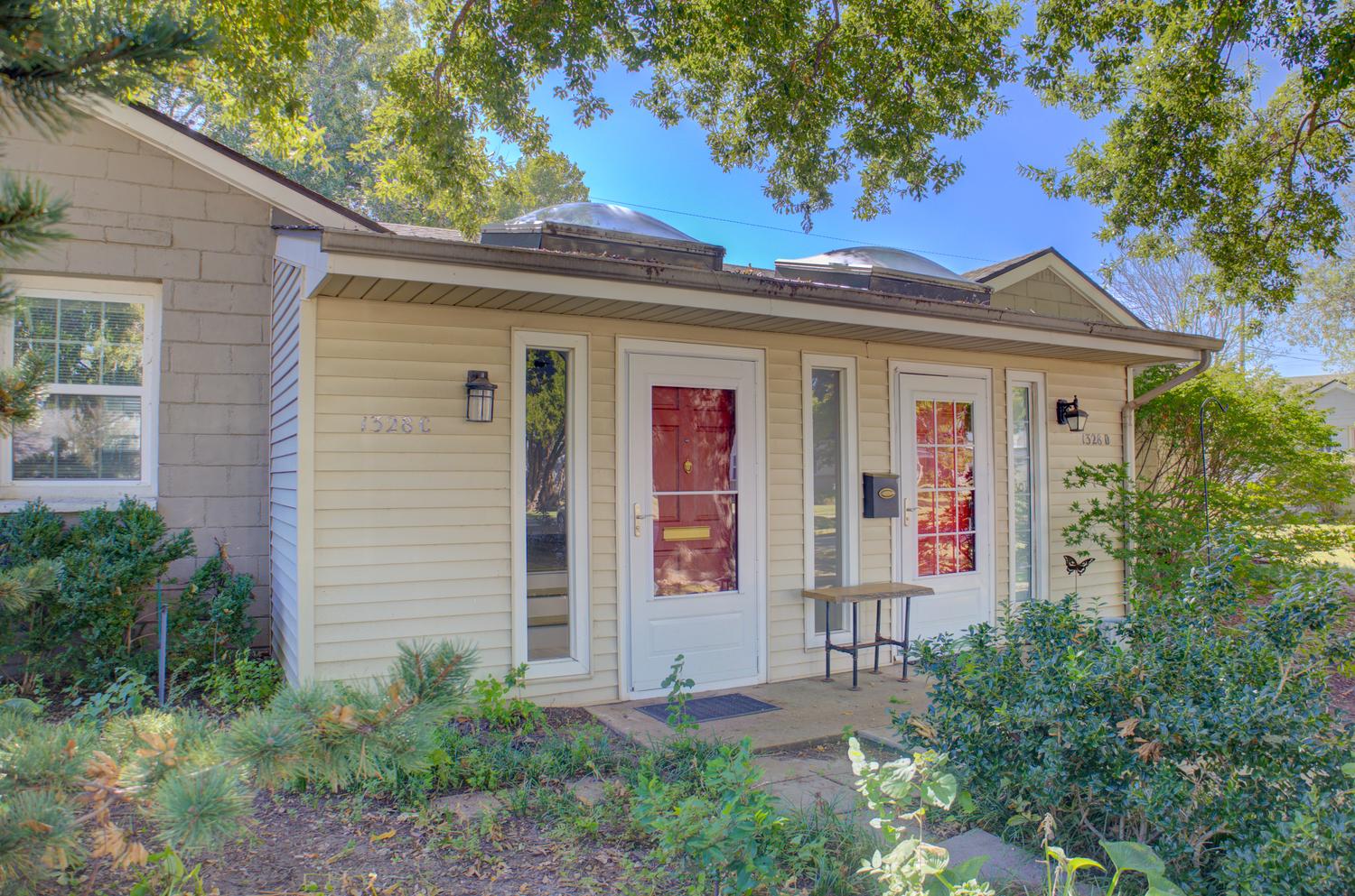 1328 E 38th Place S Unit C — photo