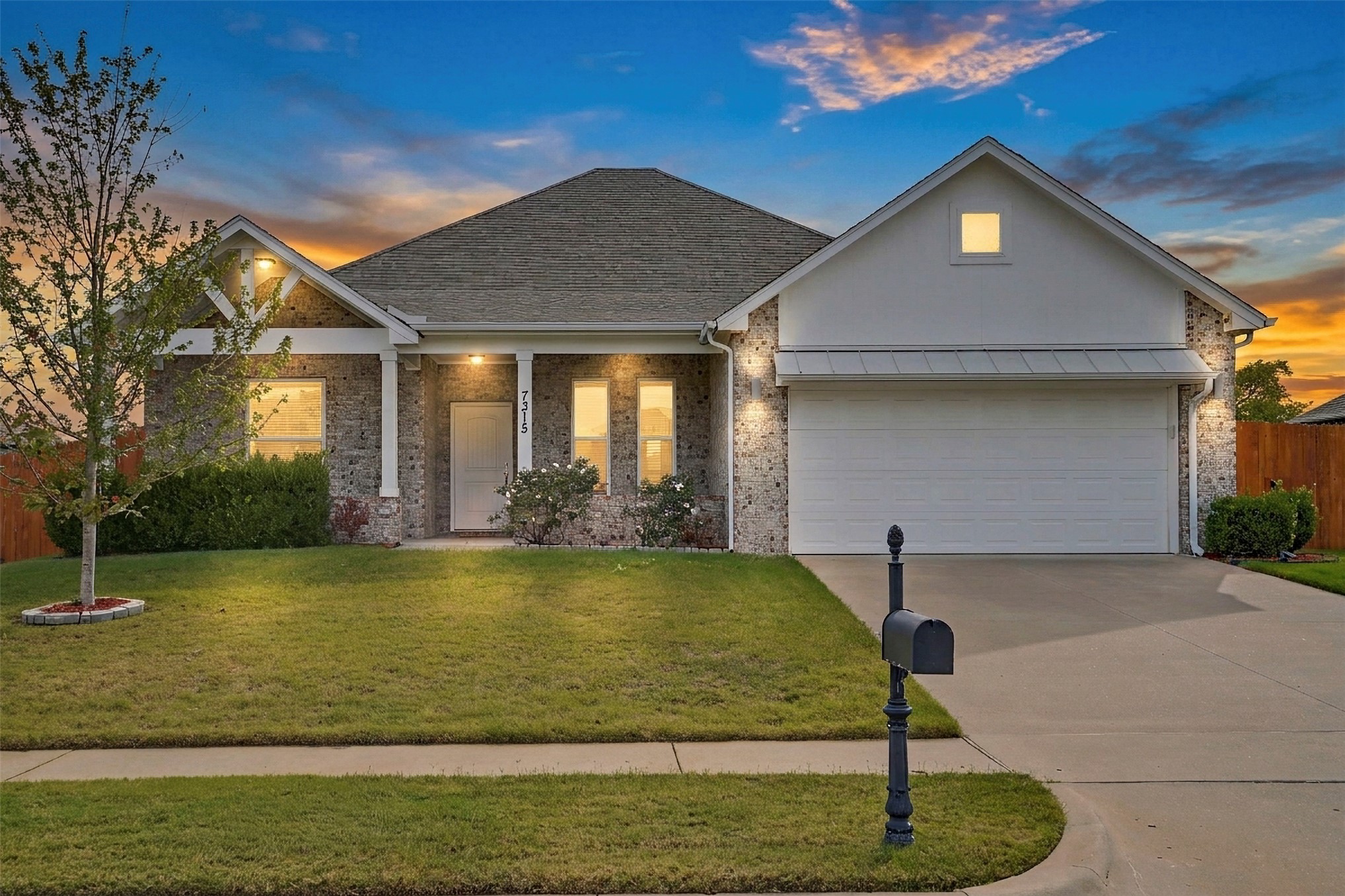 7315 E Oak Ridge Street — photo
