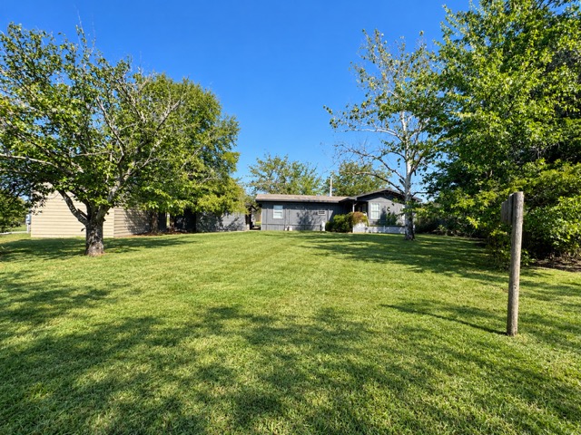 14027 Manor — photo
