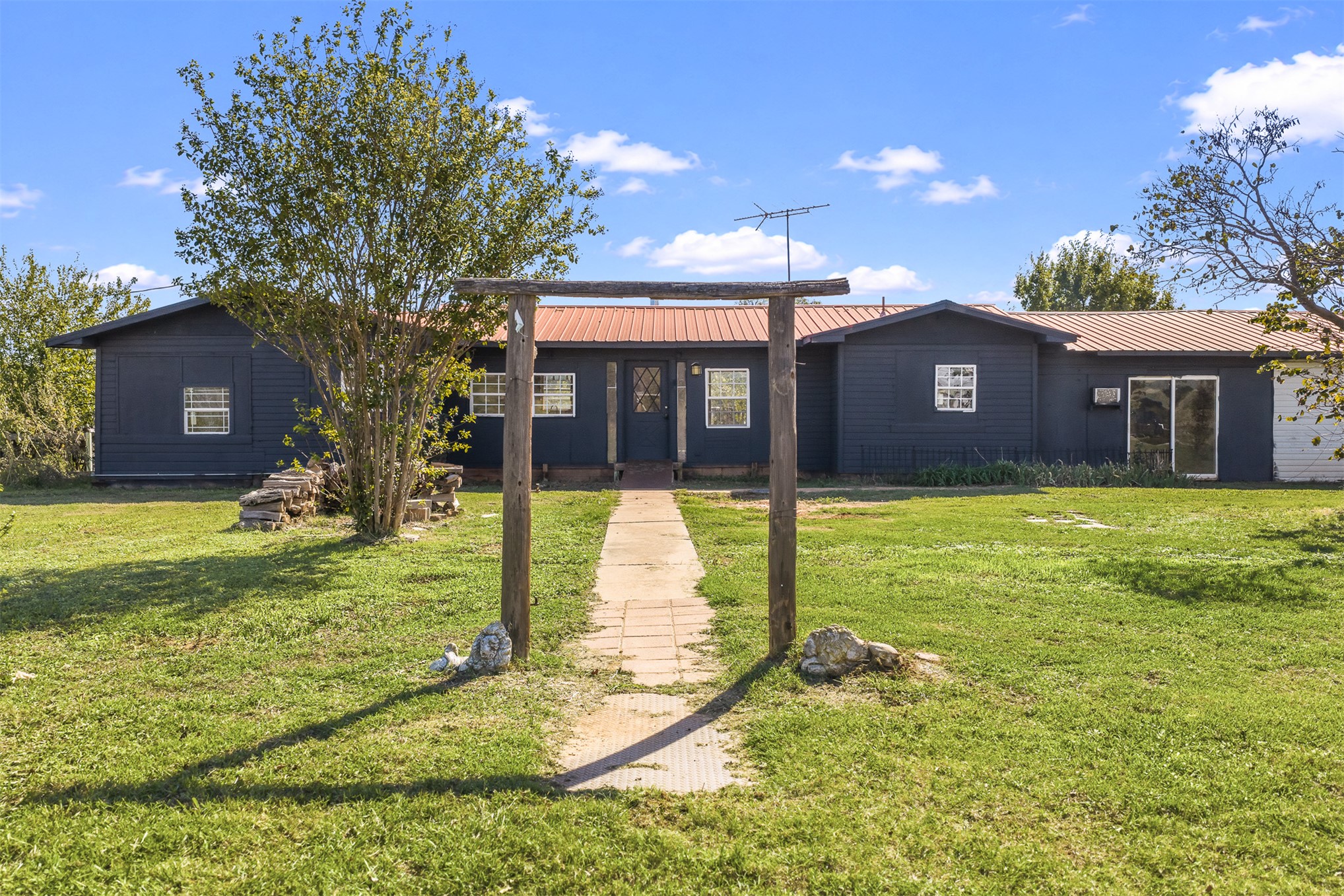 285275 E 1820 Road, Comanche, OK 73529 — photo 2