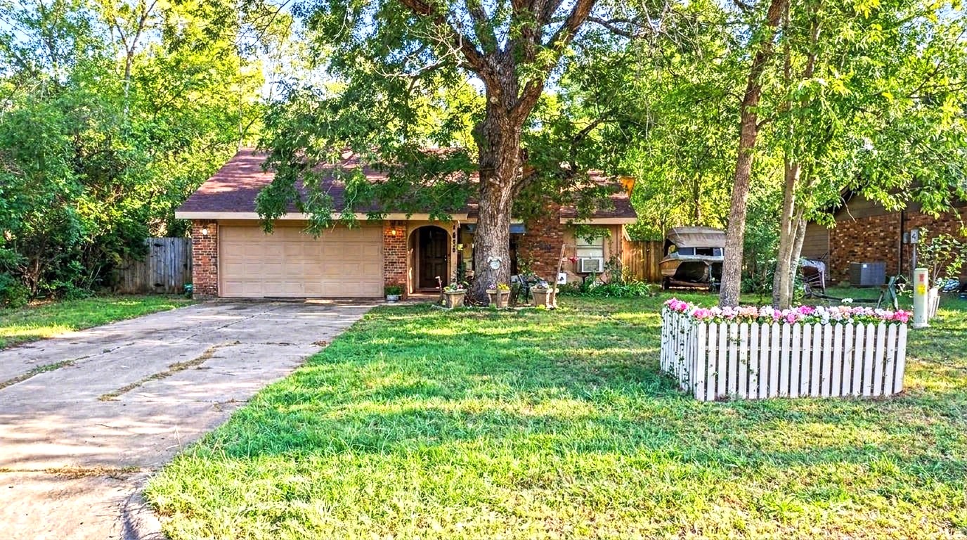 1815 Quail Run — photo