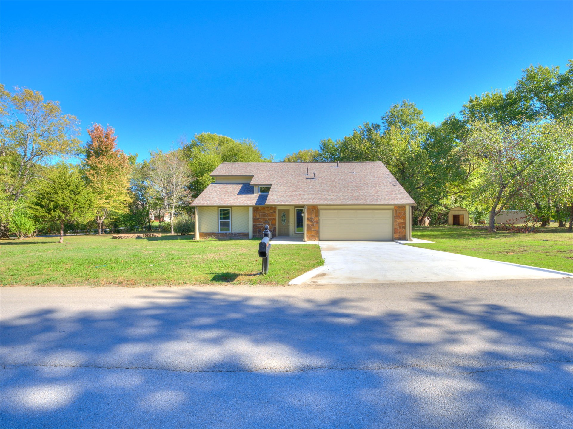 9501 Spring Lake Drive — photo