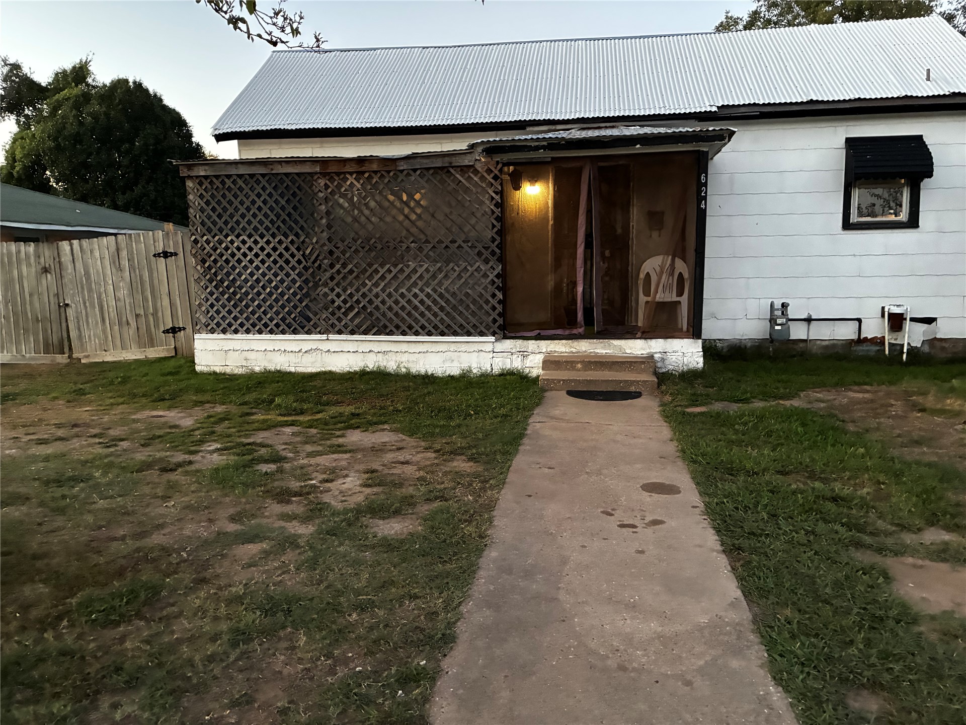 624 Howard Street — photo