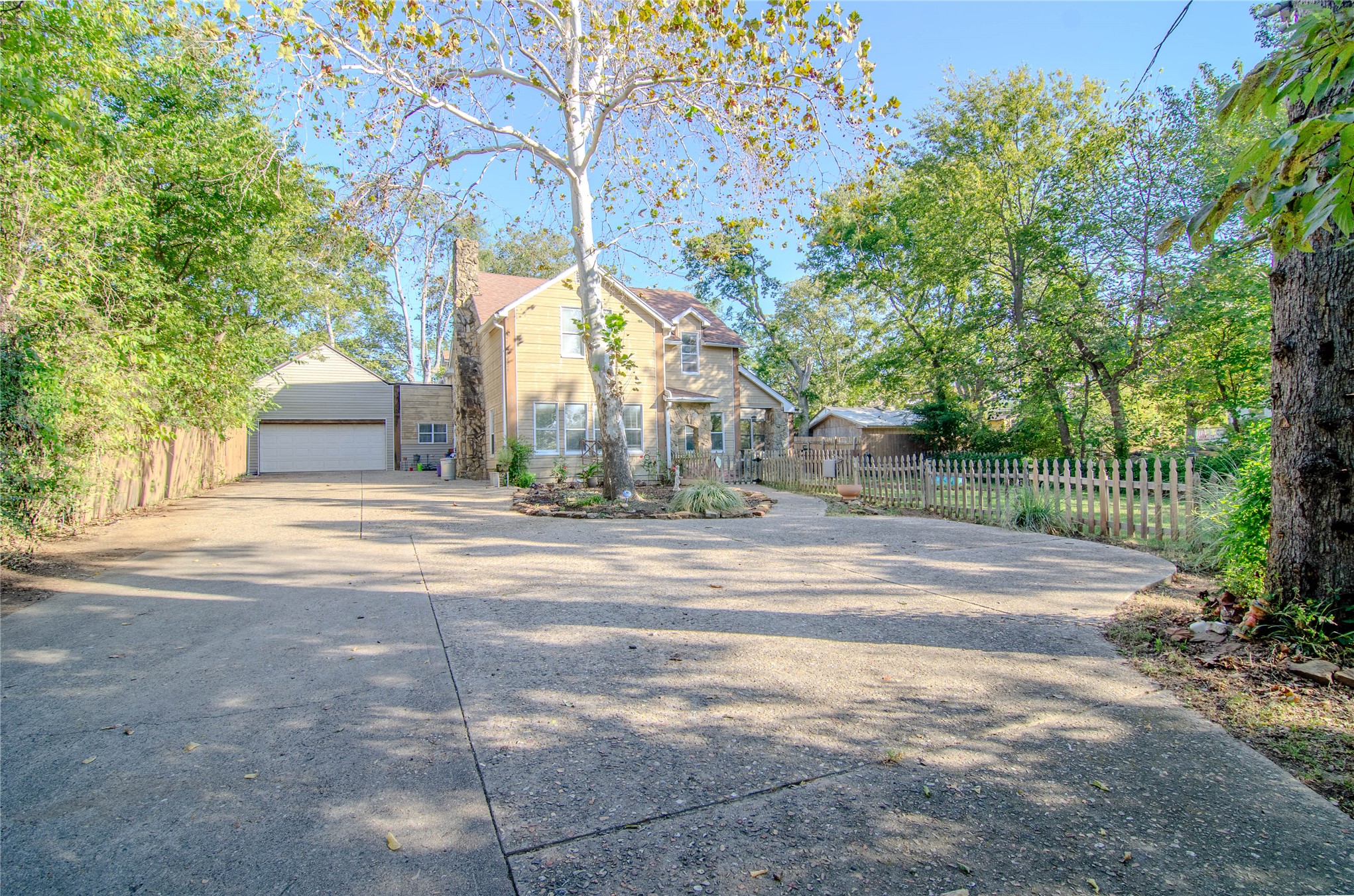 816 E 18th, Ada, OK 74820 — photo 2