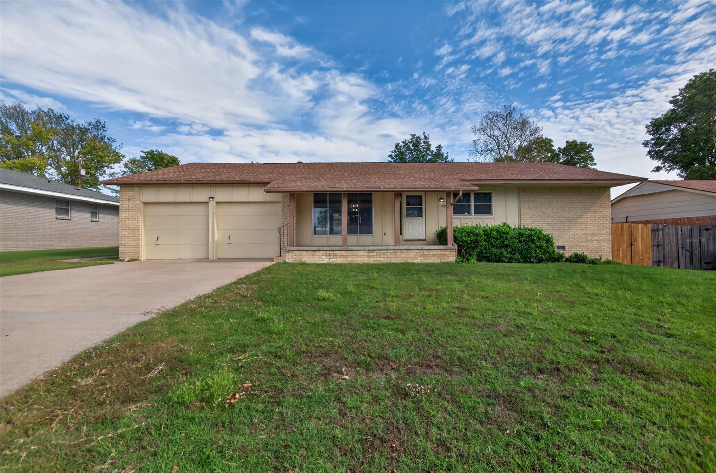 824 Crown Drive — photo