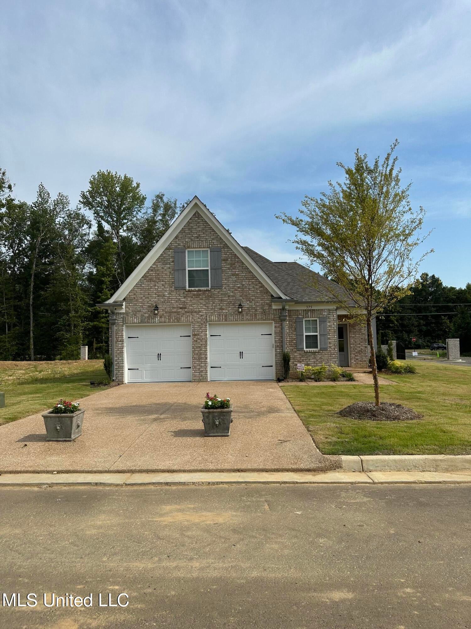 375 Country Garden Drive — photo