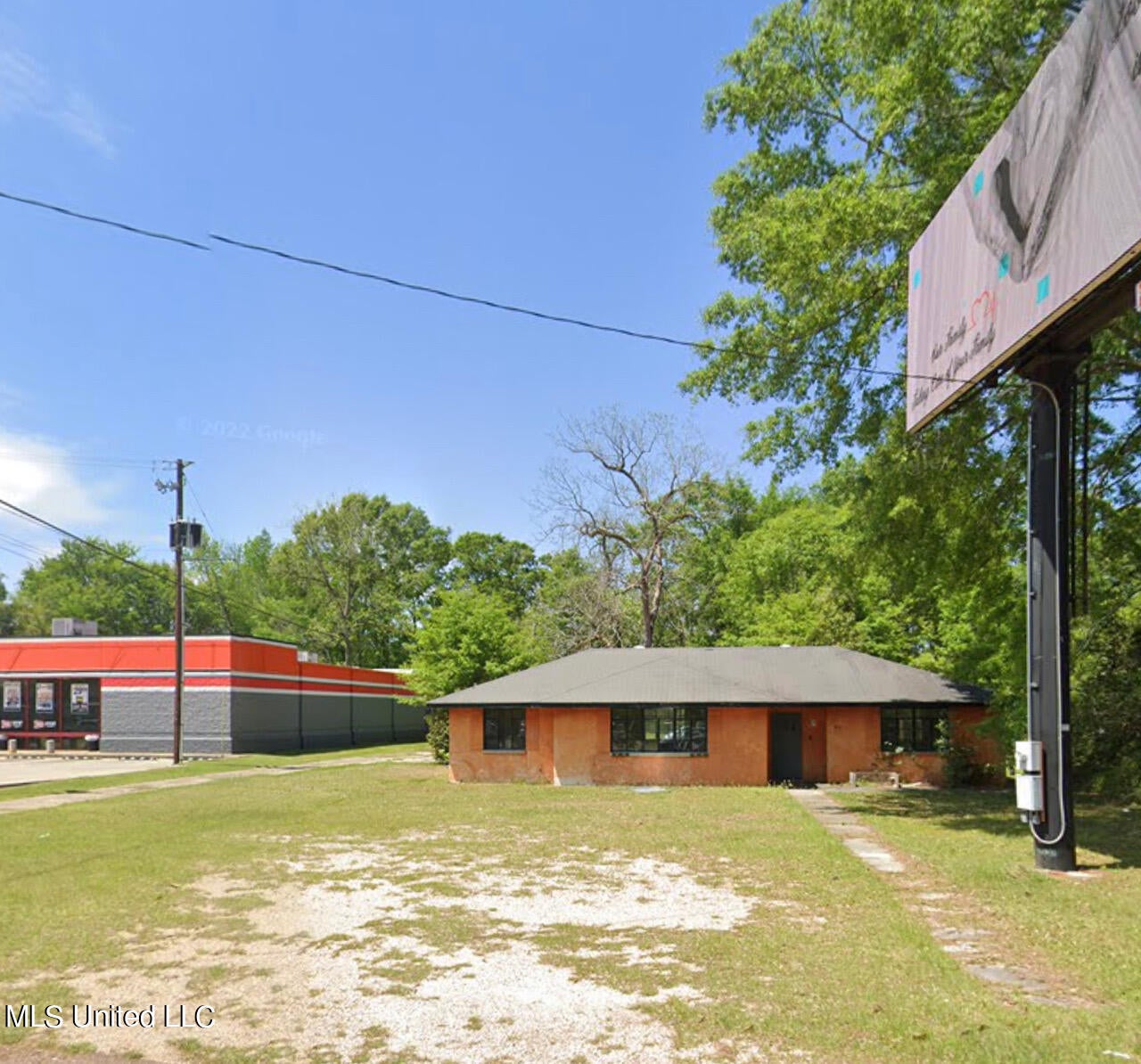 911 Azalea Drive — photo