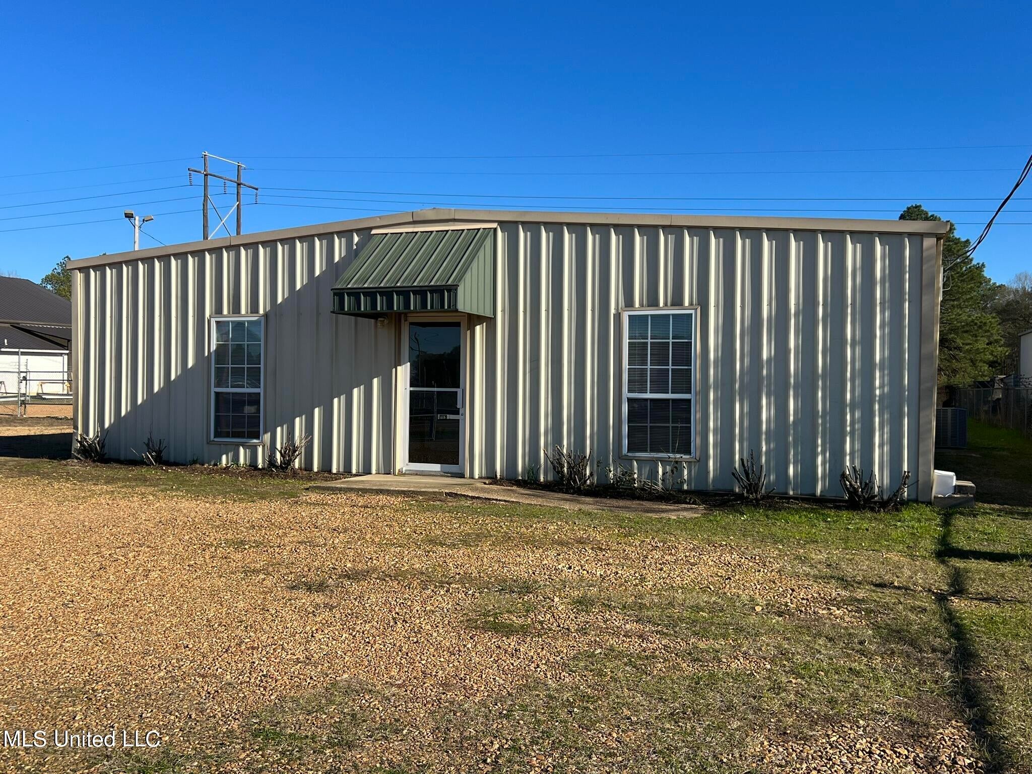 6022 I-55 South — photo