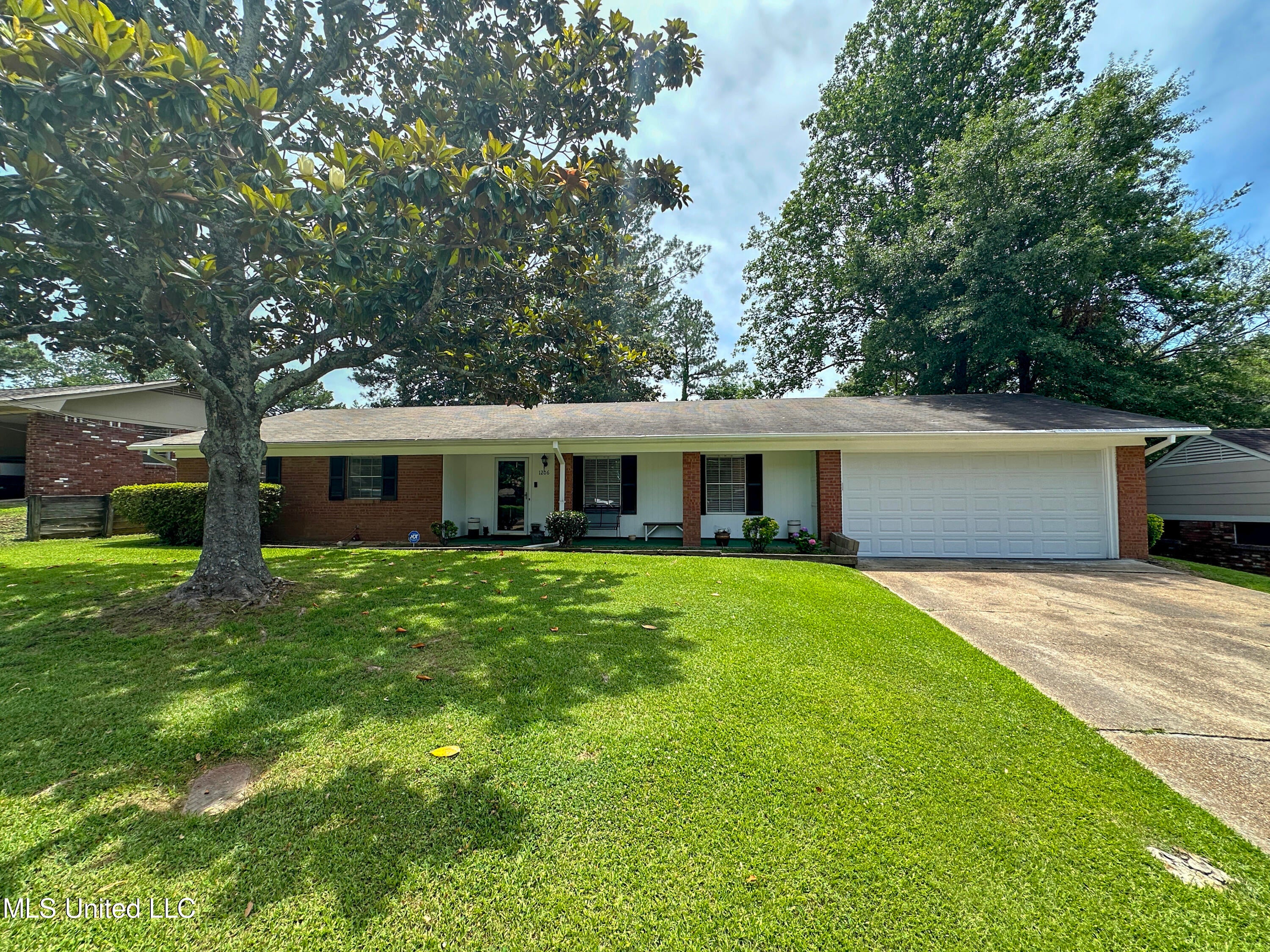 1206 Shady Glen Drive — photo