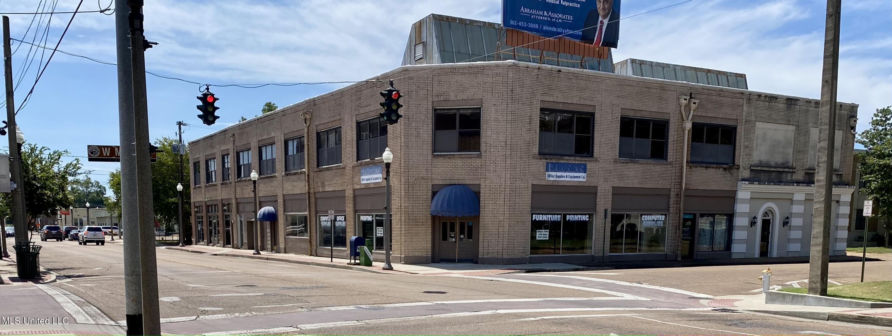 305 W Market Street — photo