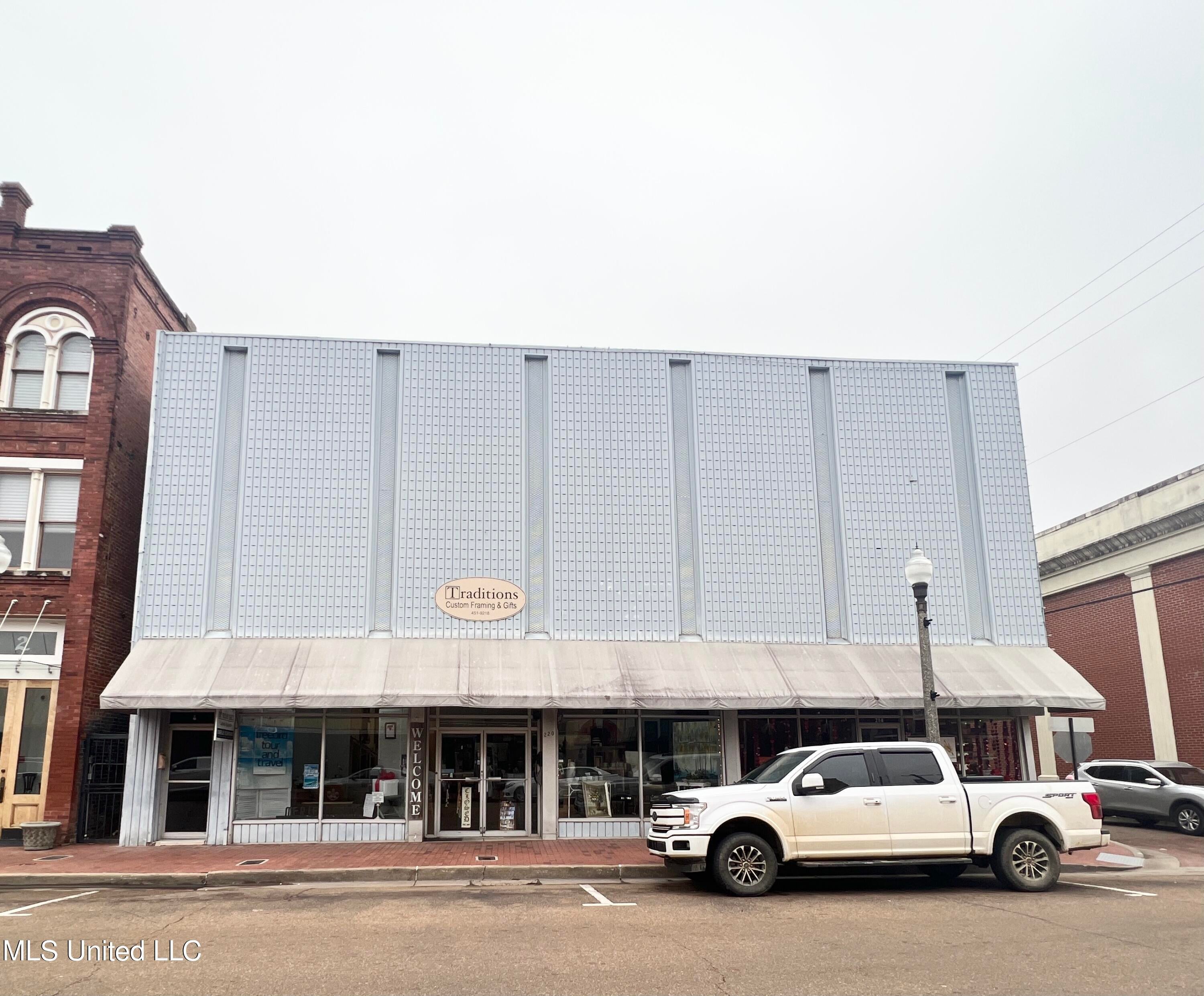 220 Howard Street — photo