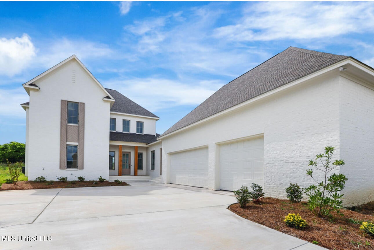 135 Genoa Drive — photo