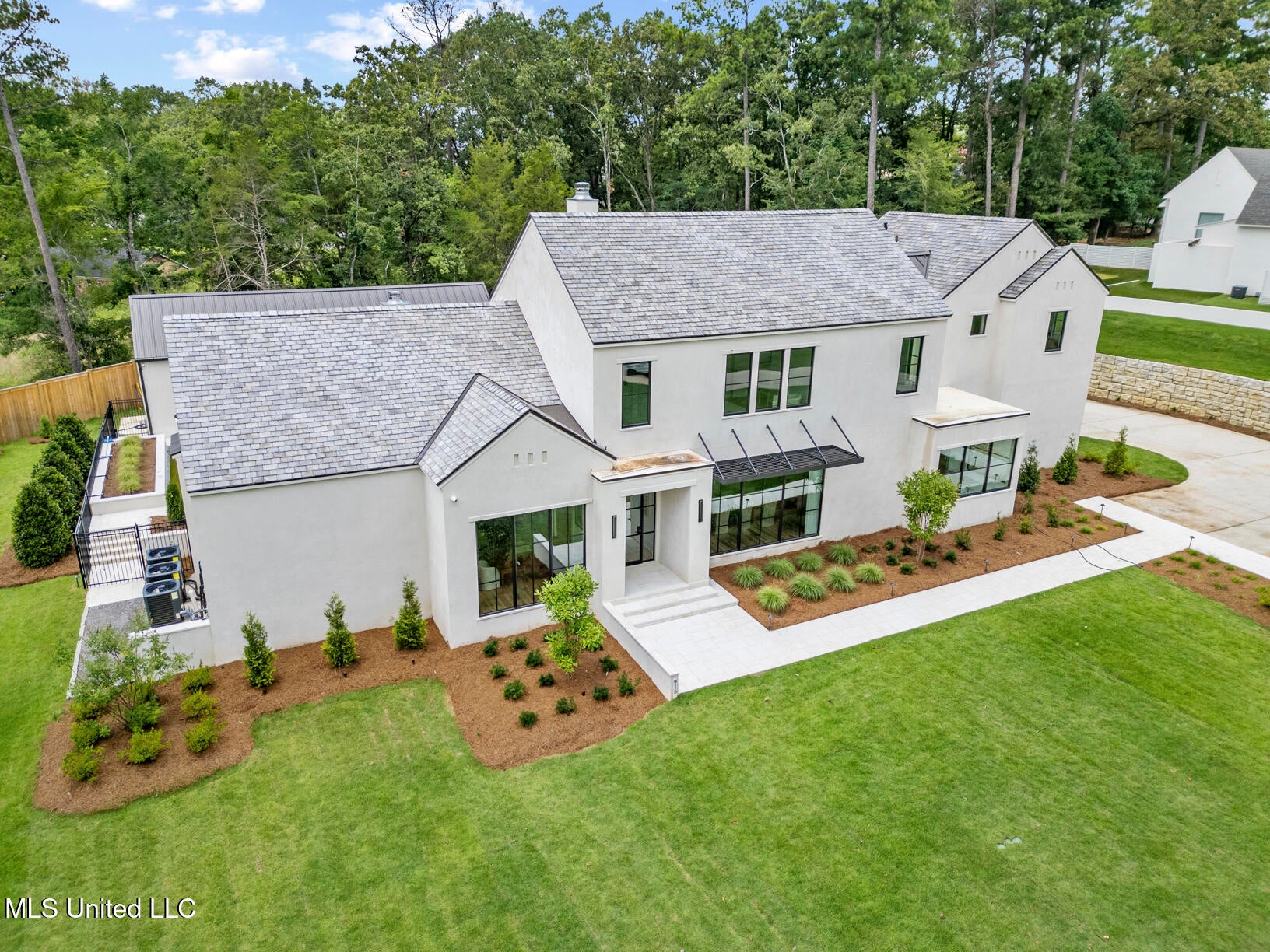 915 Montrose Drive — photo