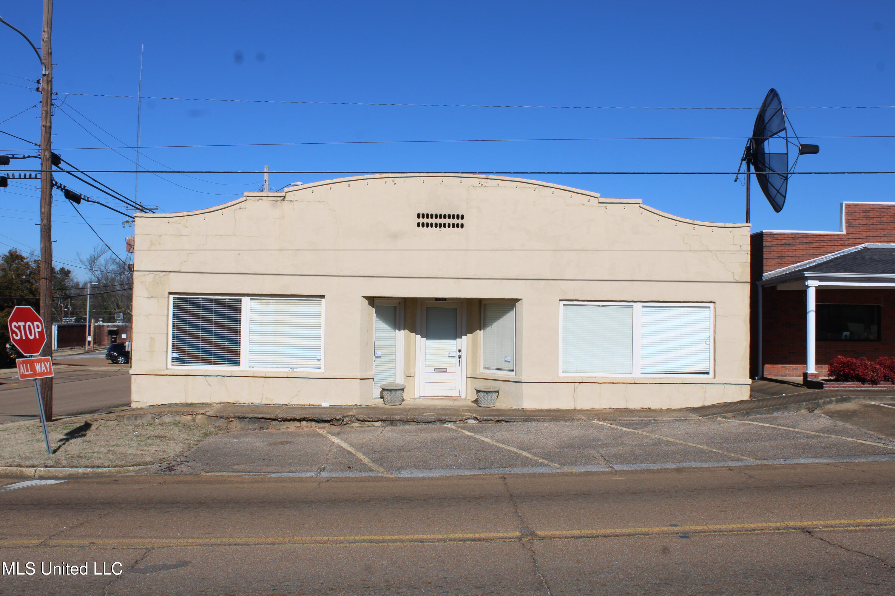 130 W College Avenue — photo