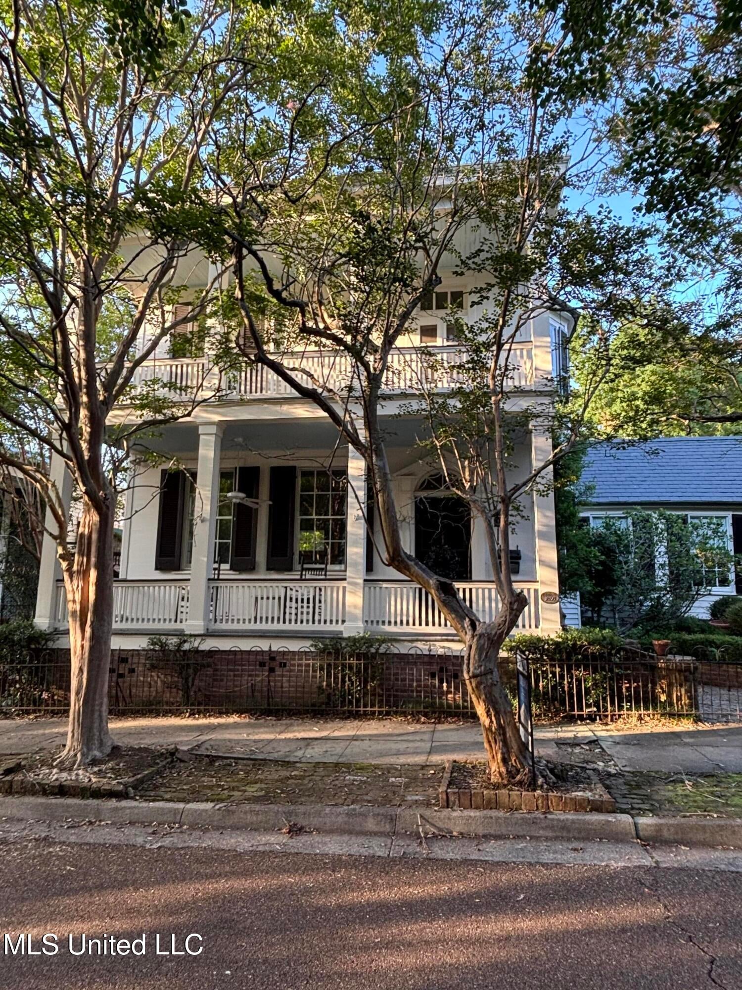 705 Washington Street — photo
