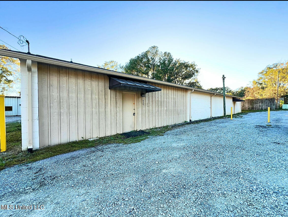 810 Clearmont Drive — photo