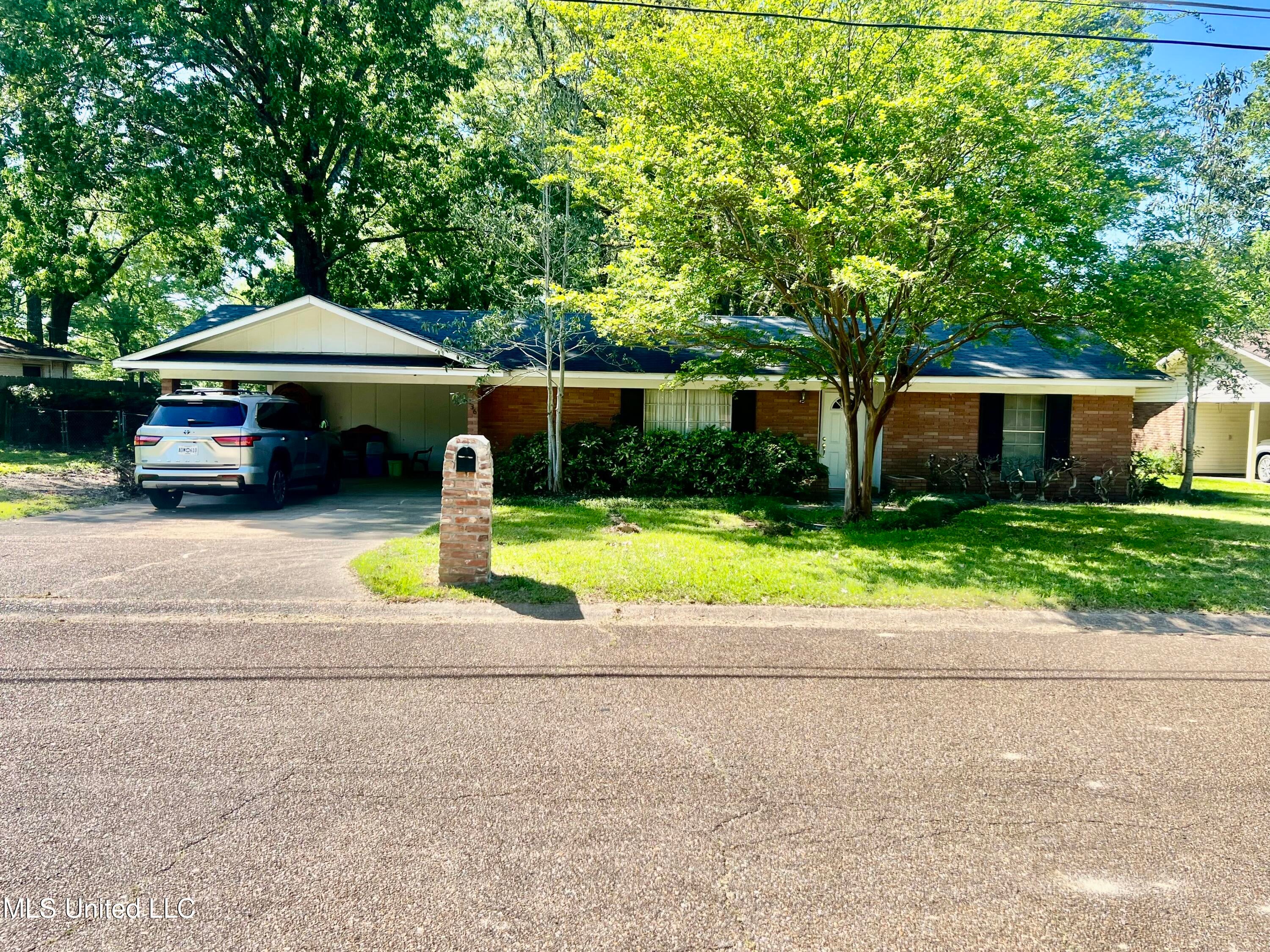 136 Pecanwood Drive — photo