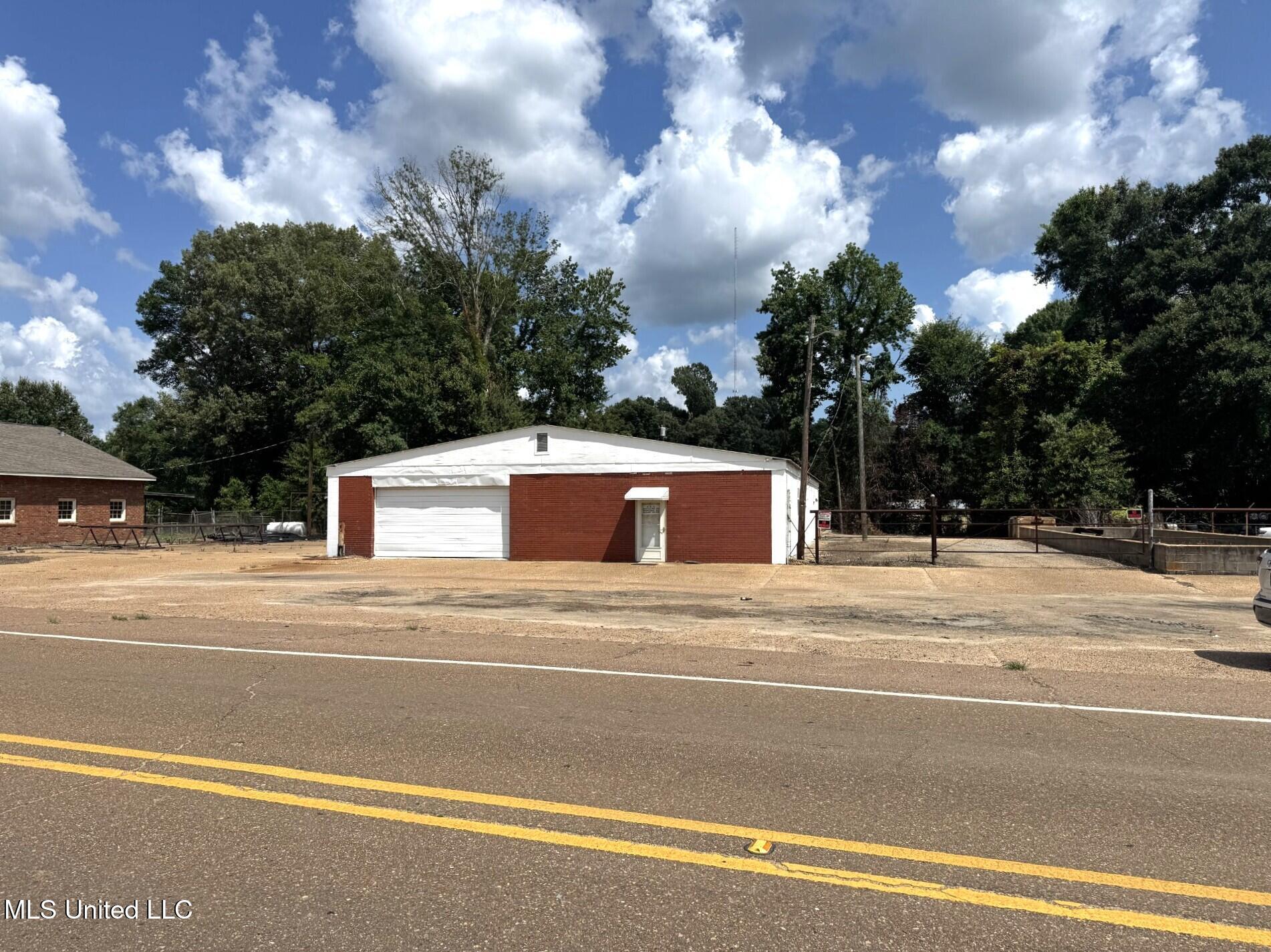 335 Lower Woodville Road — photo
