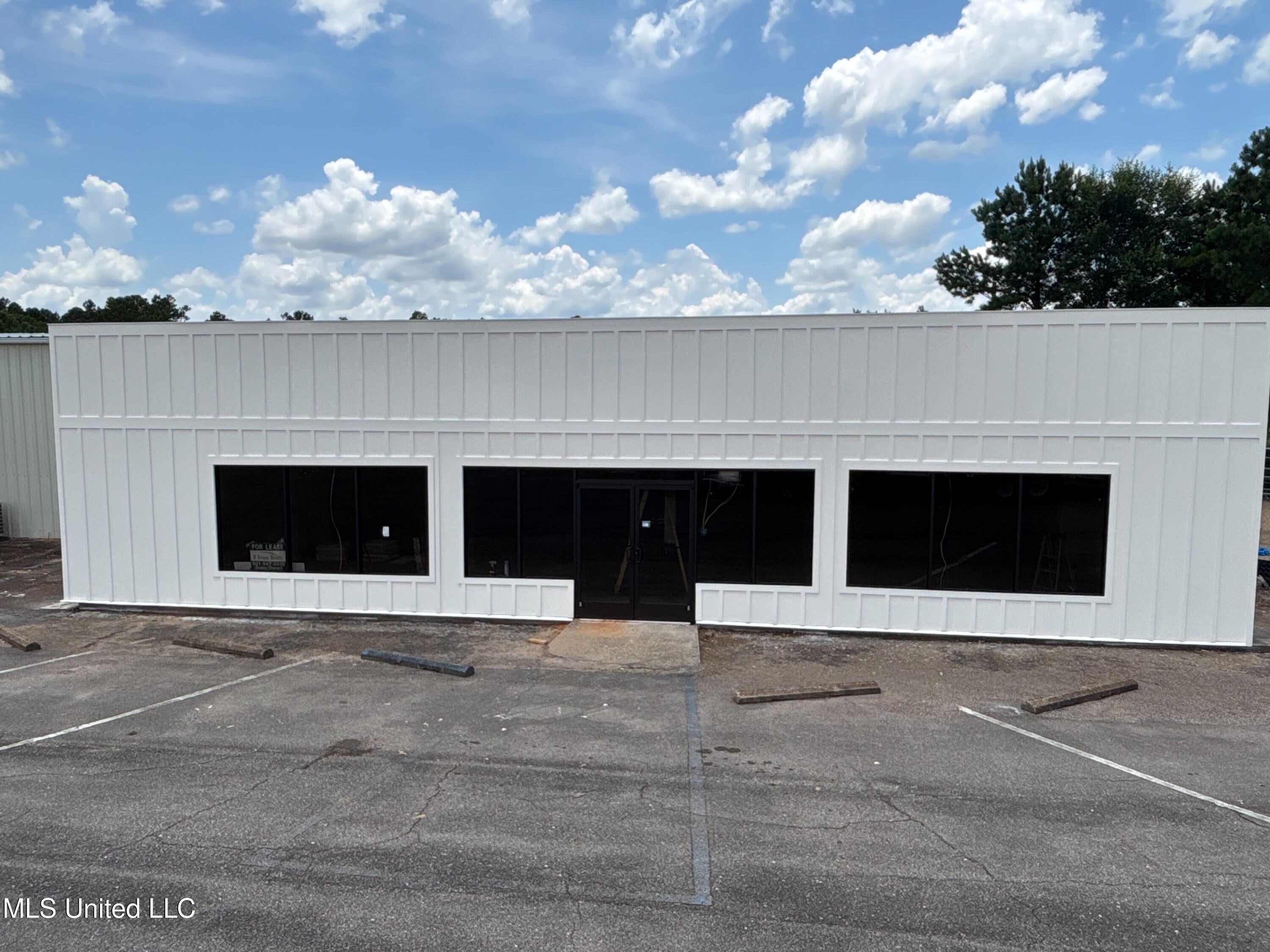 704 W Frontage Drive — photo